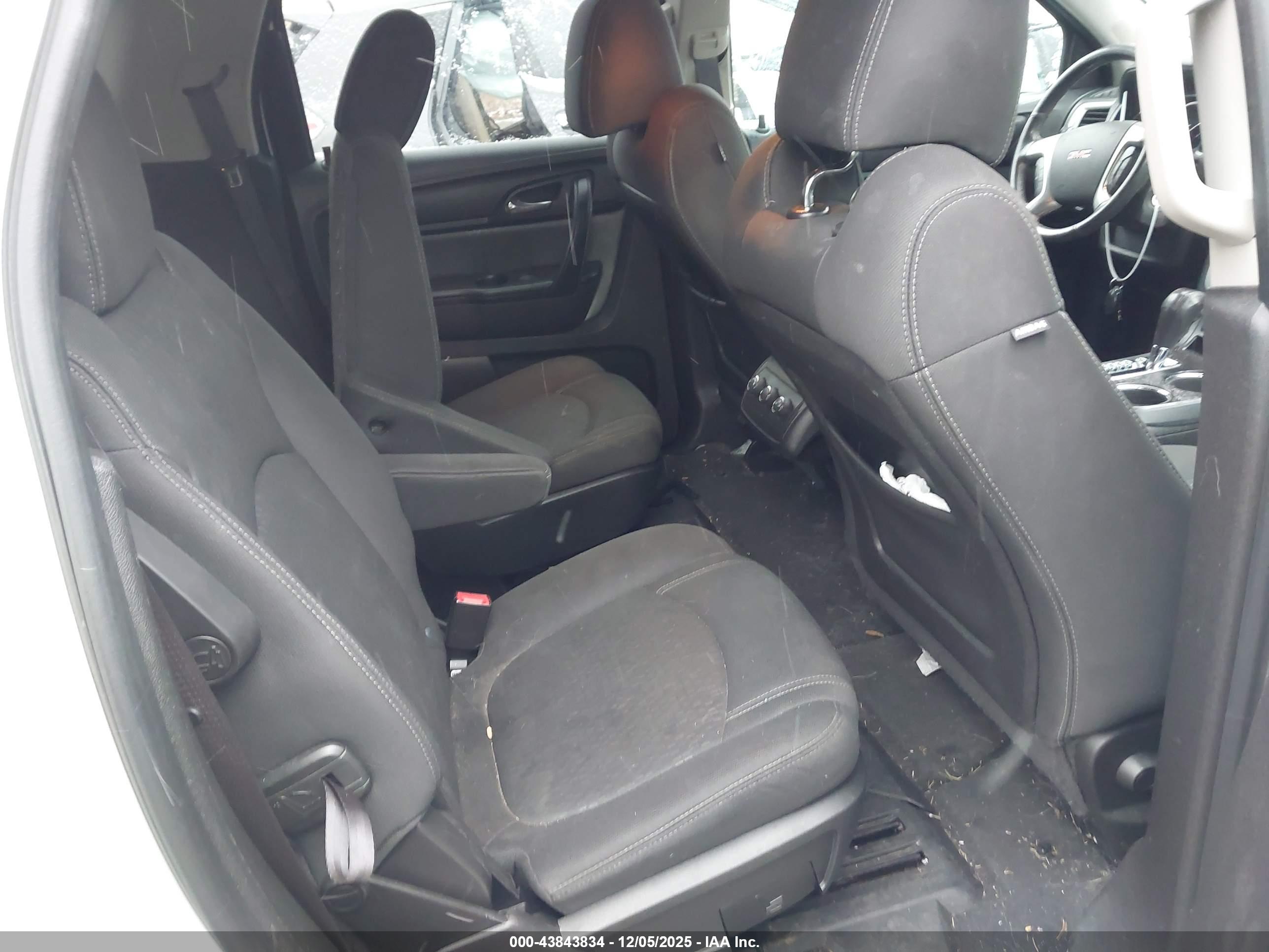 GMC ACADIA image 8