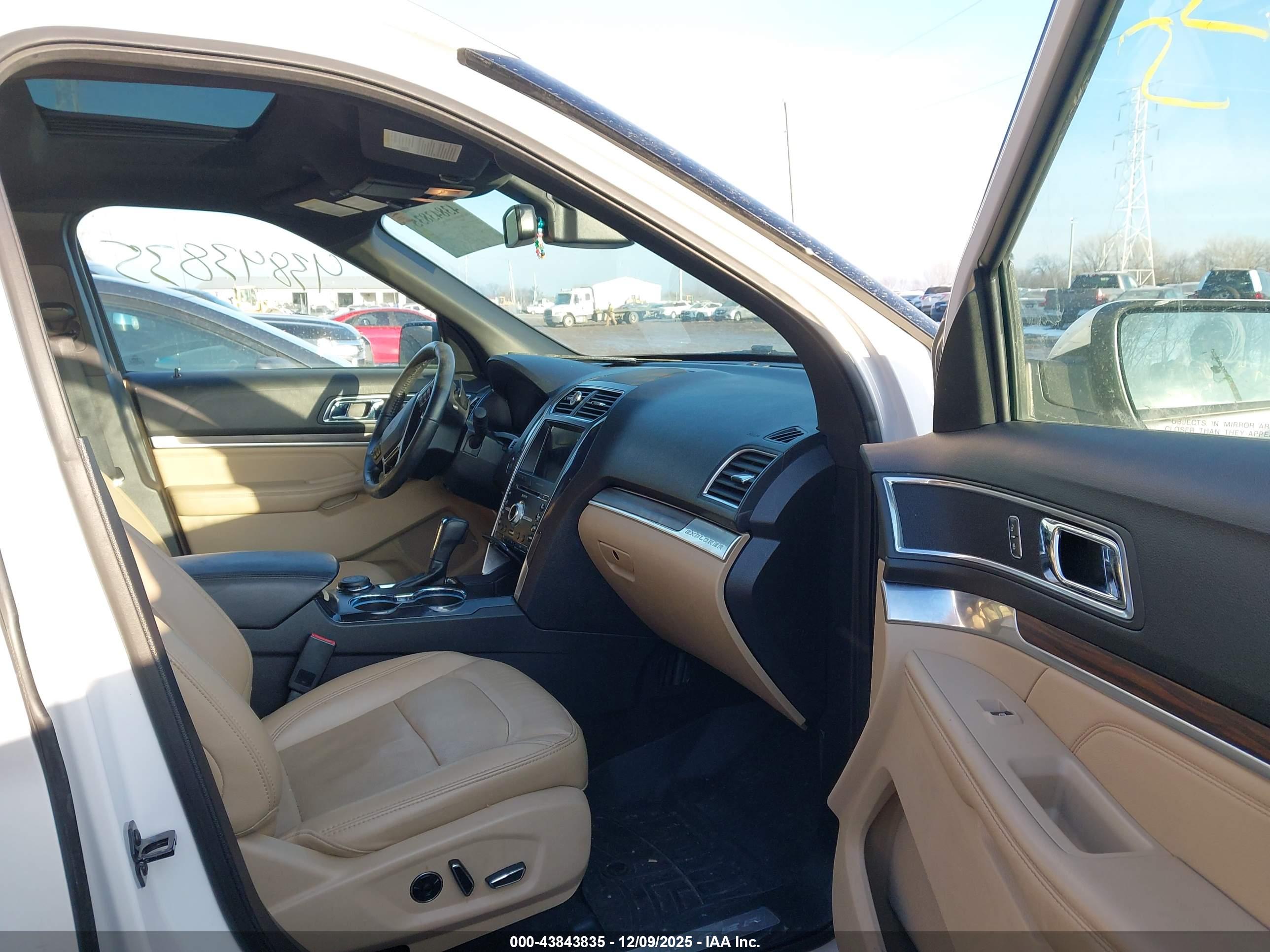 FORD EXPLORER image 5