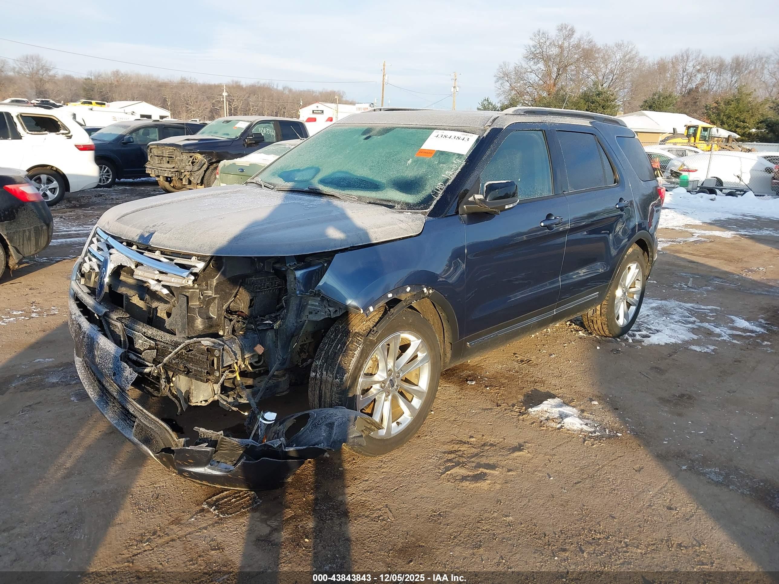 FORD EXPLORER image 2