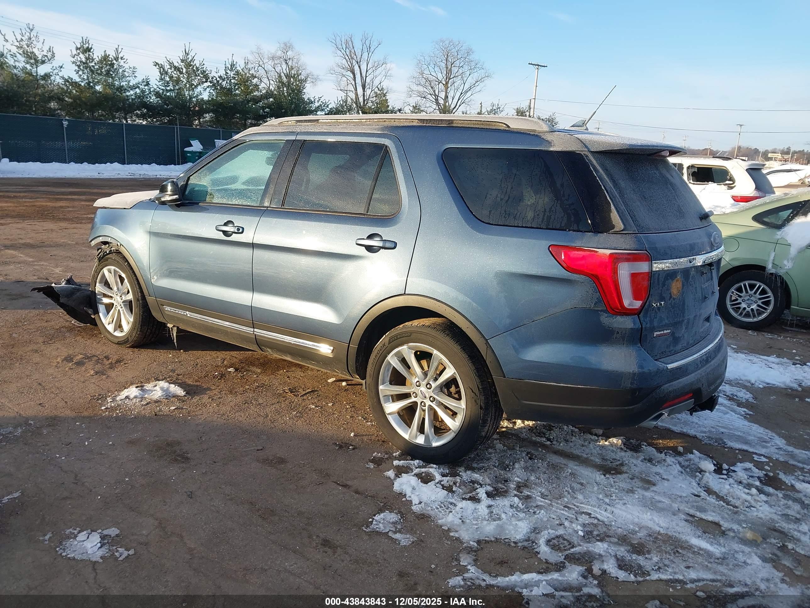 FORD EXPLORER image 3