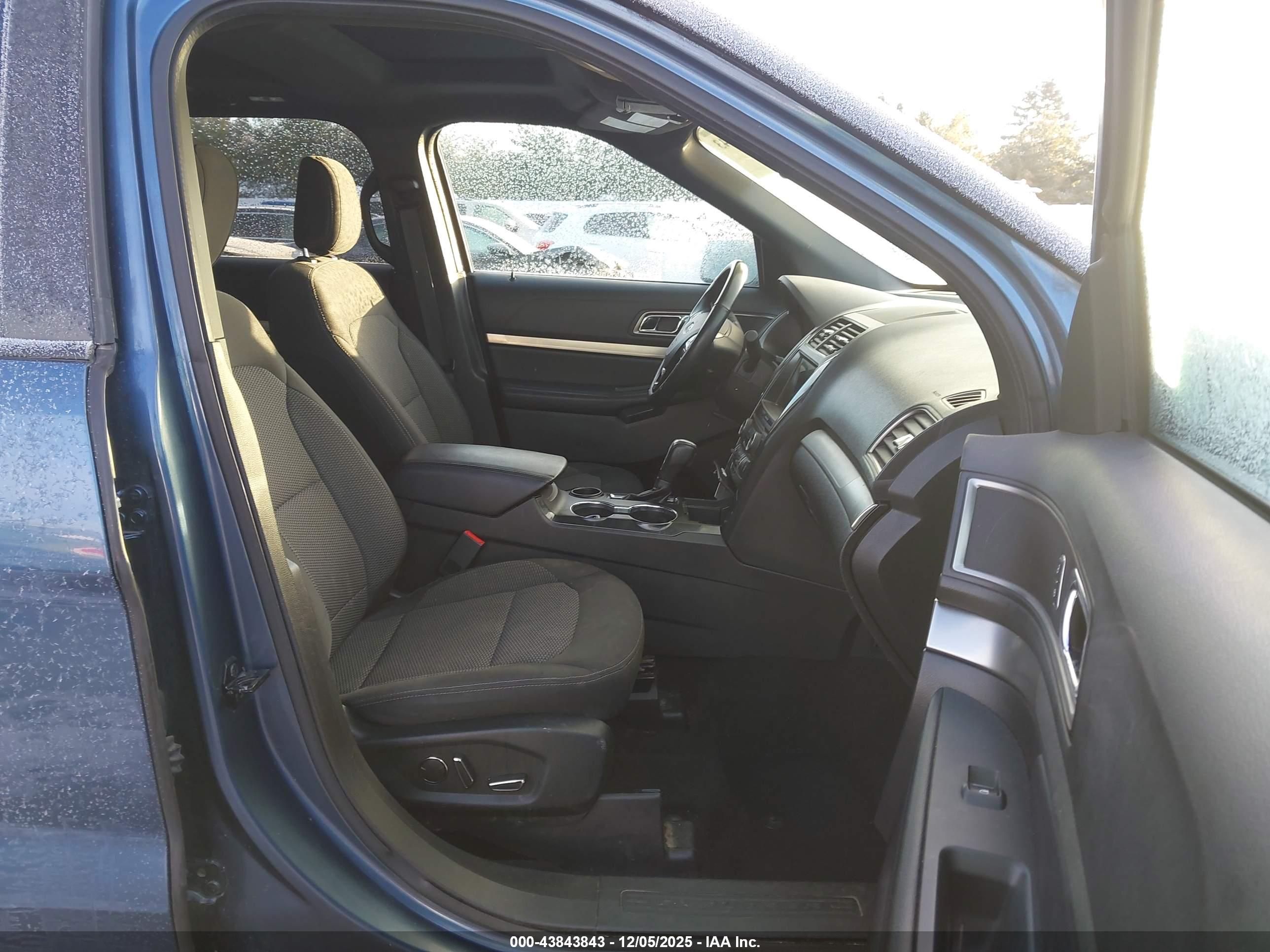FORD EXPLORER image 5