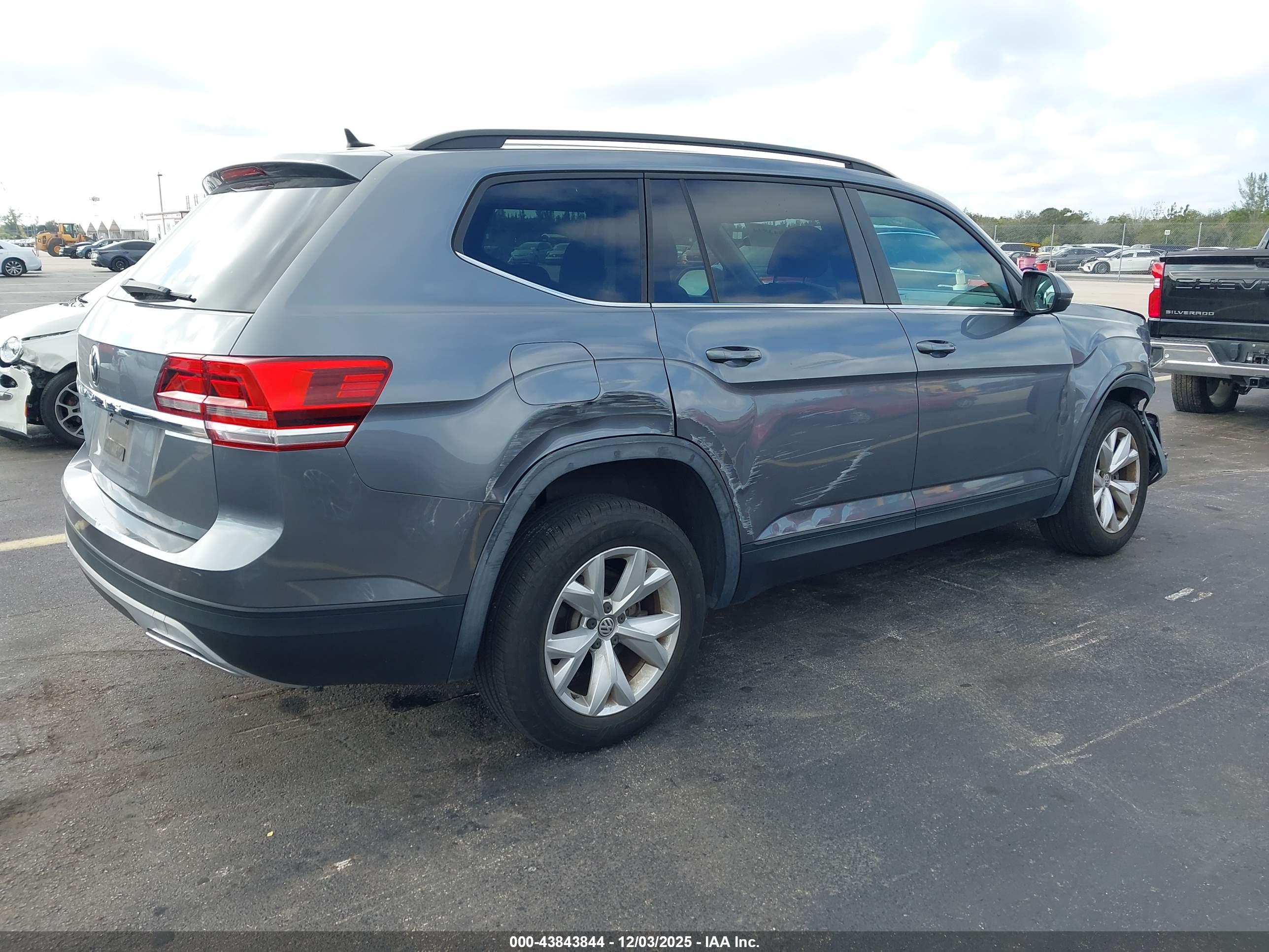 VOLKSWAGEN ATLAS image 4