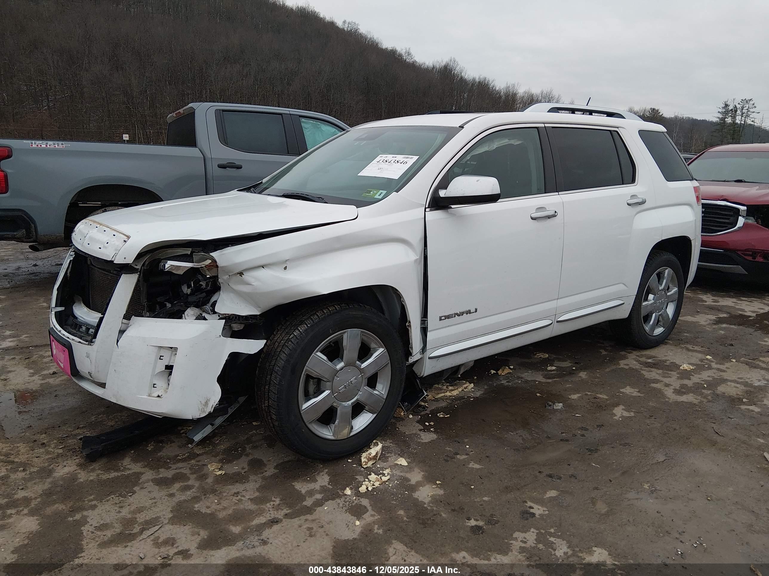 GMC TERRAIN image 2
