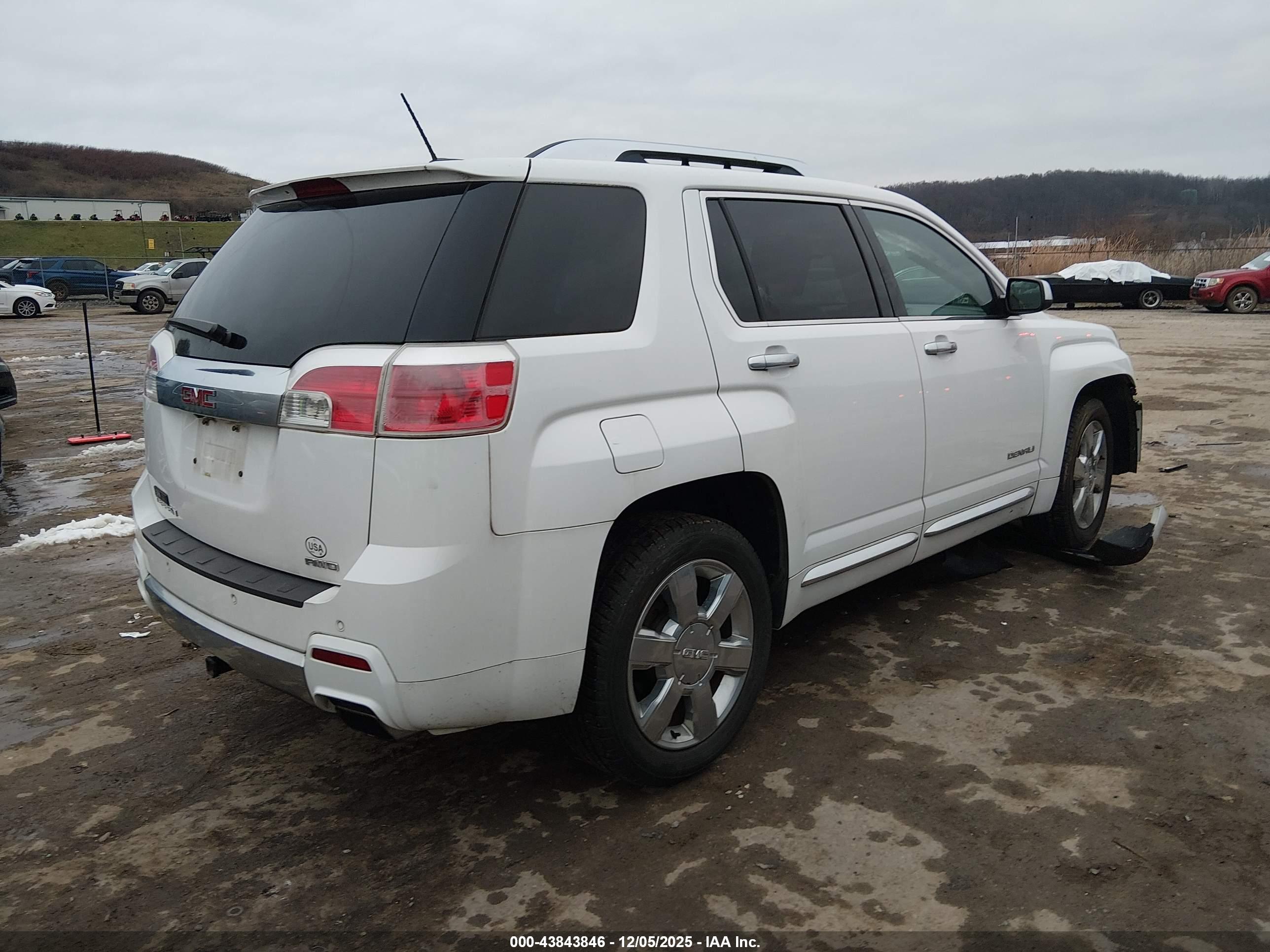 GMC TERRAIN image 4