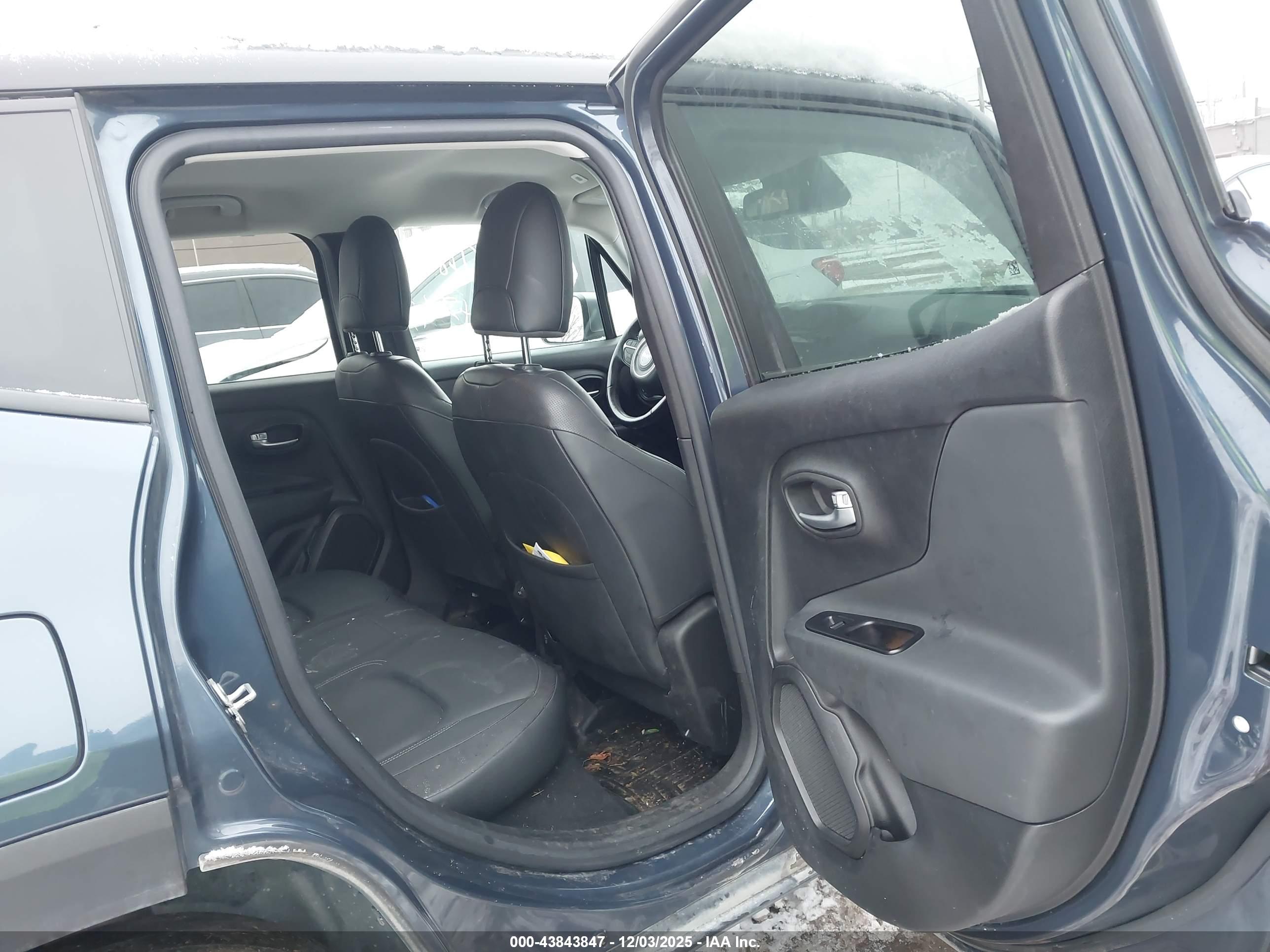 JEEP RENEGADE image 8