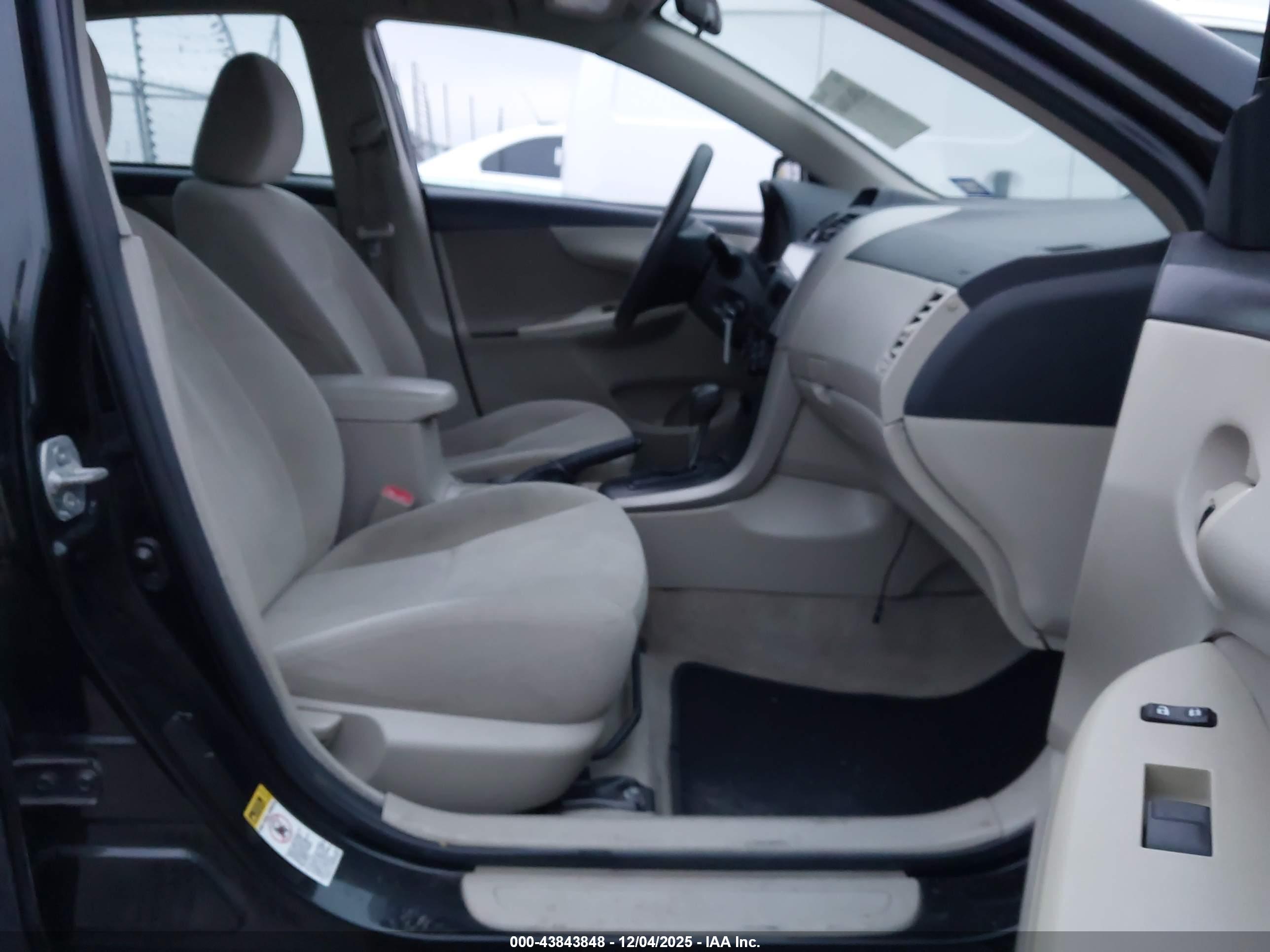 TOYOTA COROLLA image 5