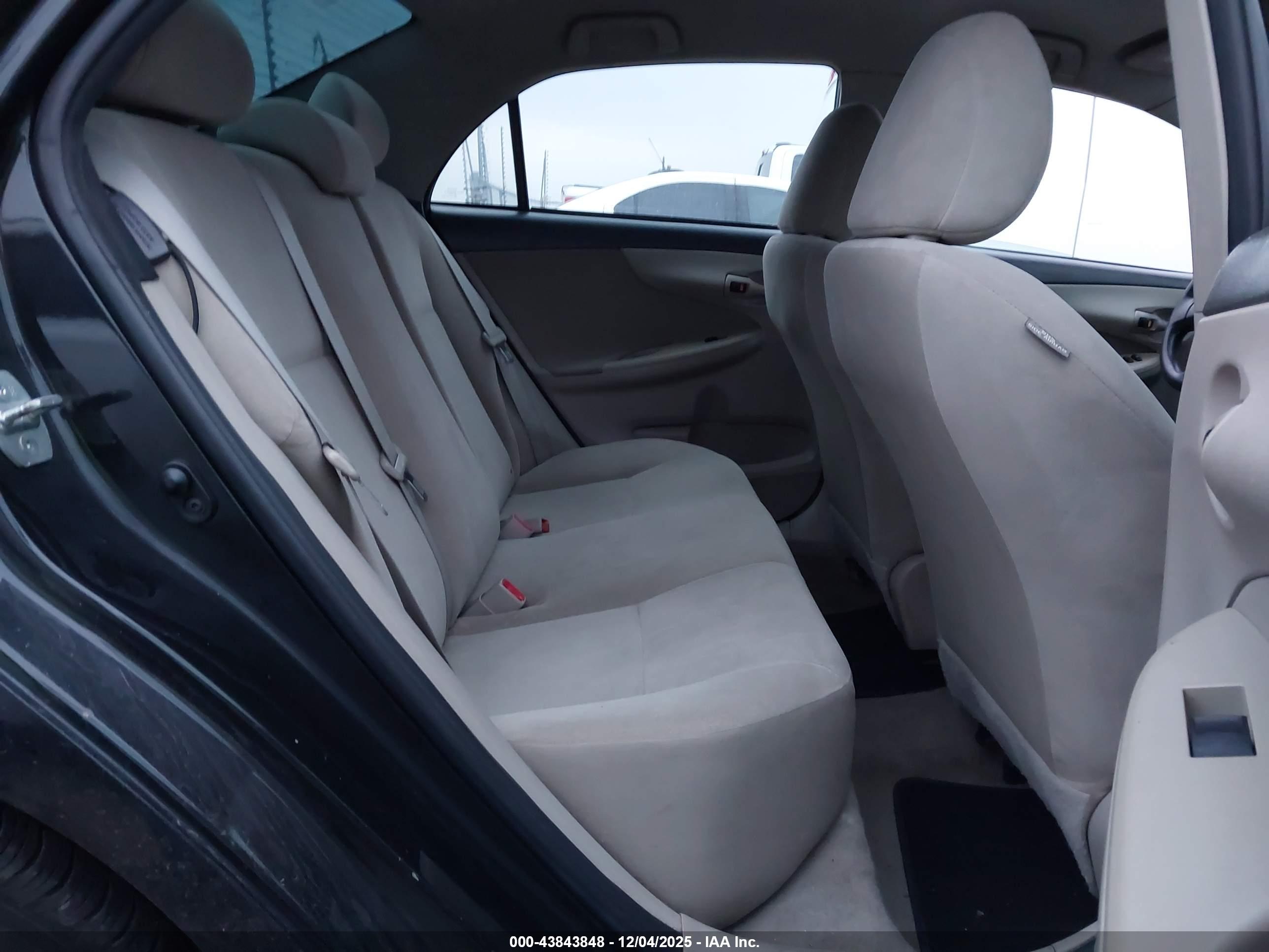 TOYOTA COROLLA image 8