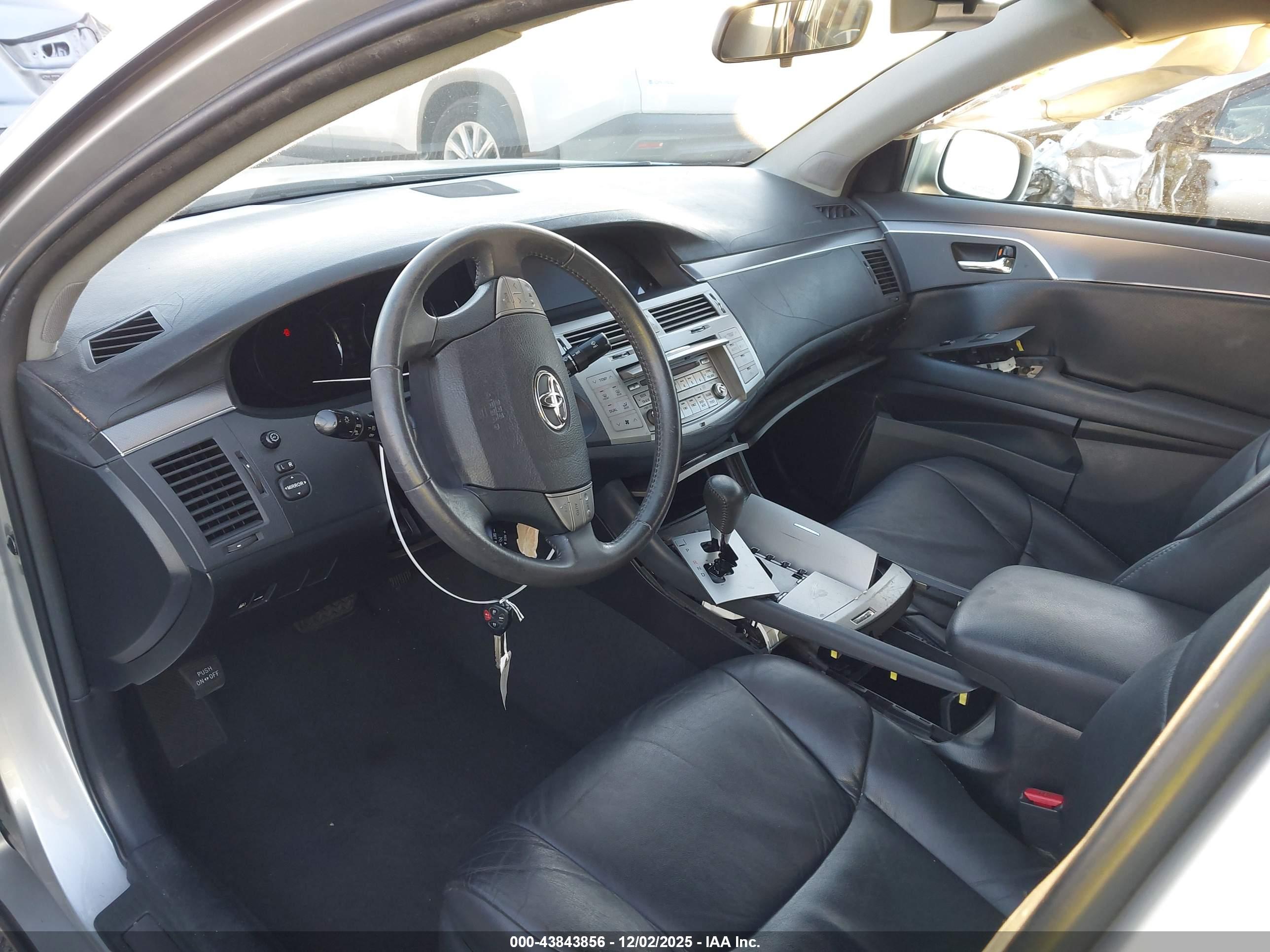 TOYOTA AVALON image 5