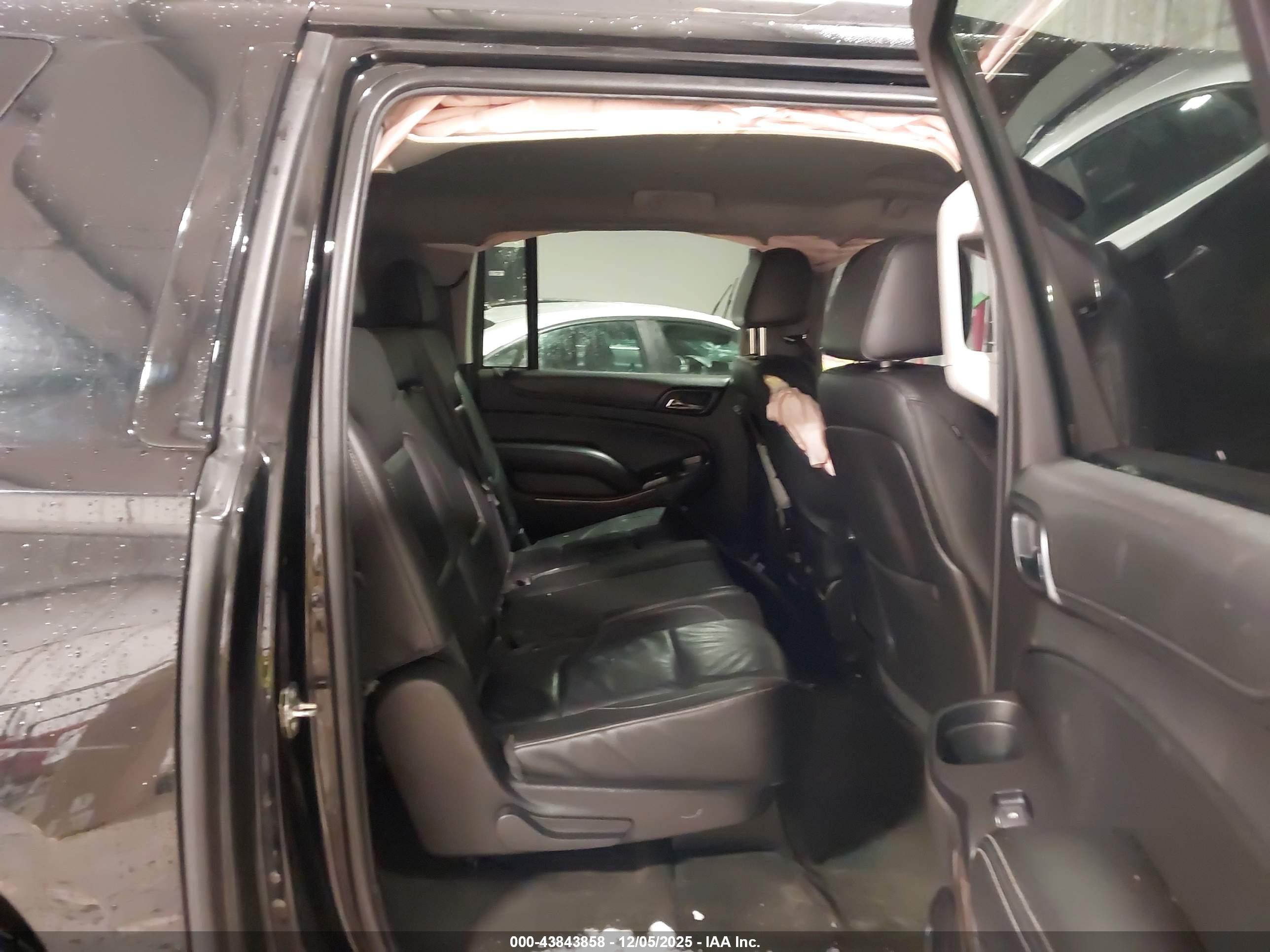 CHEVROLET SUBURBAN image 8