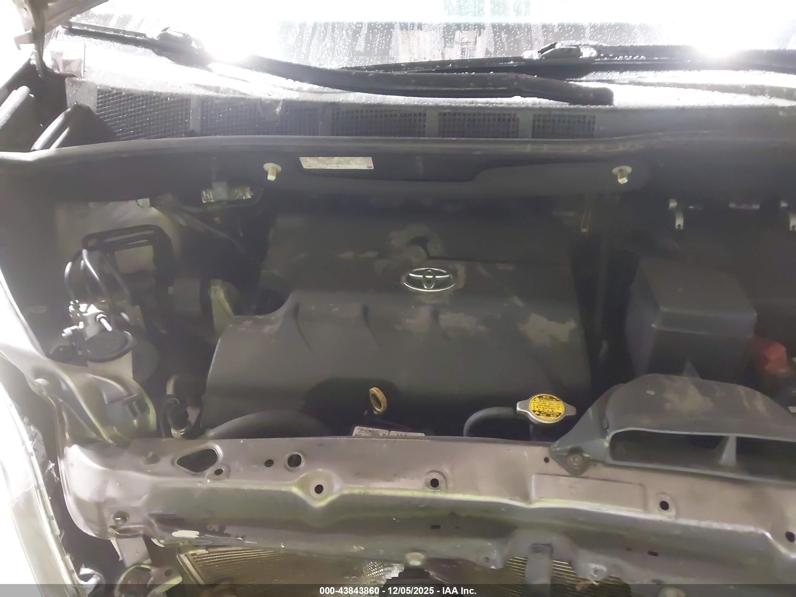TOYOTA SIENNA image 10