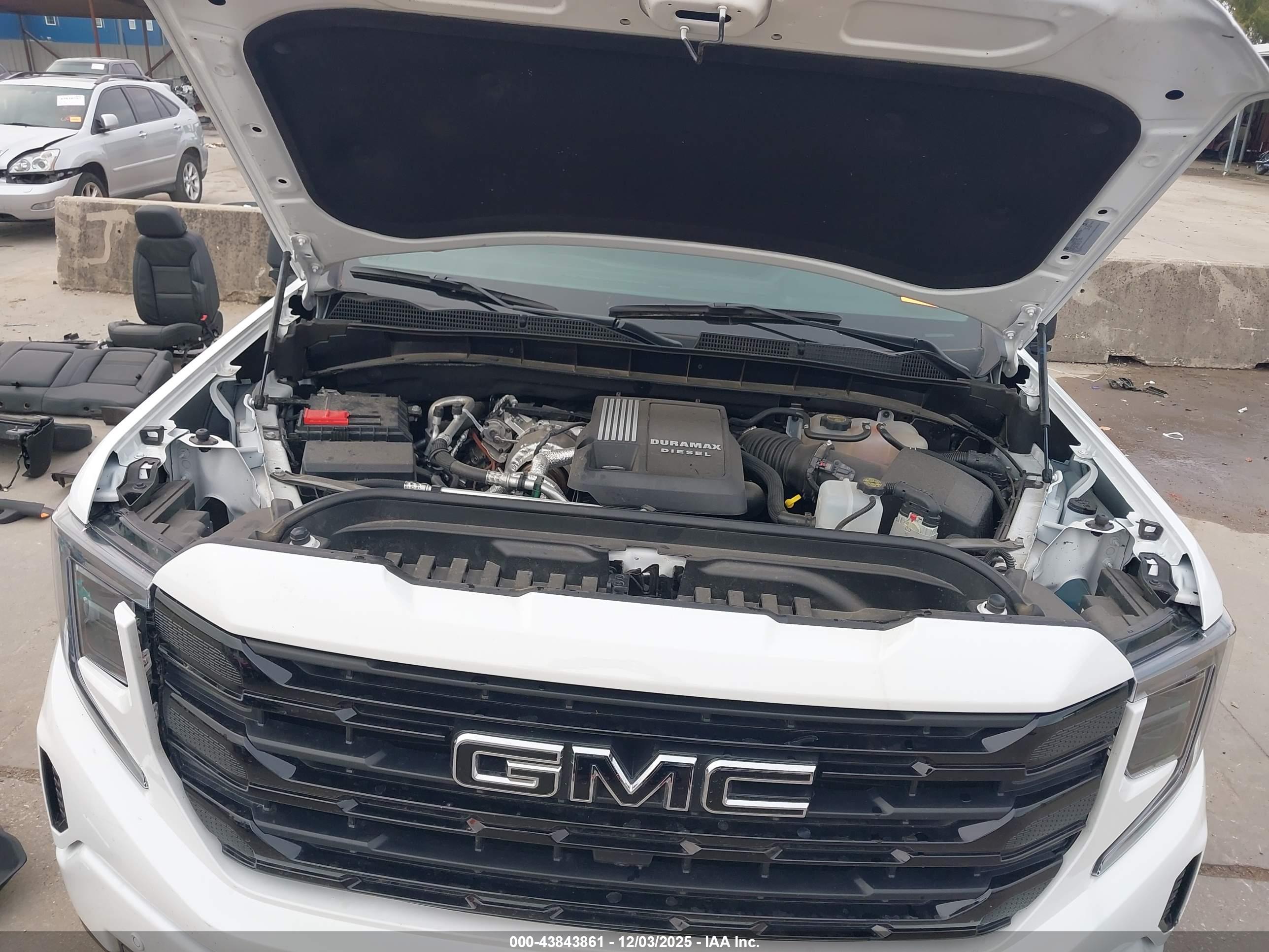 GMC SIERRA image 10