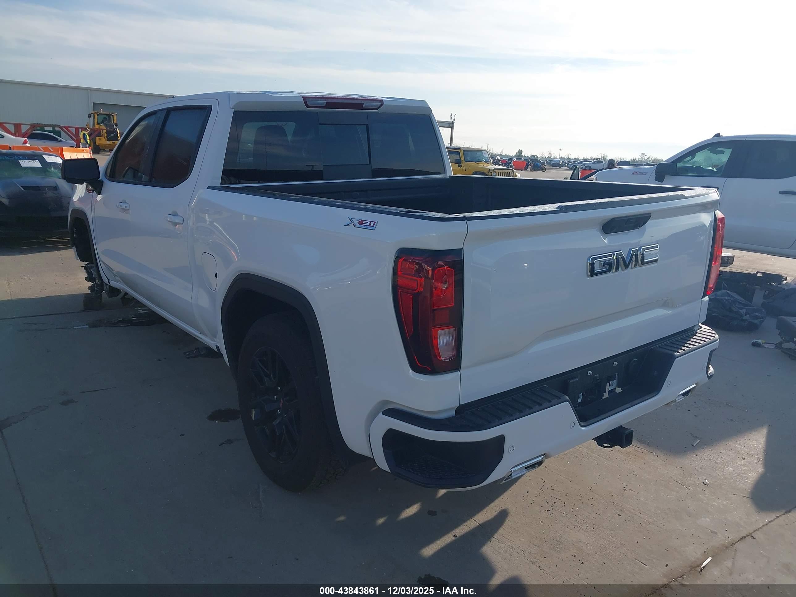 GMC SIERRA image 3