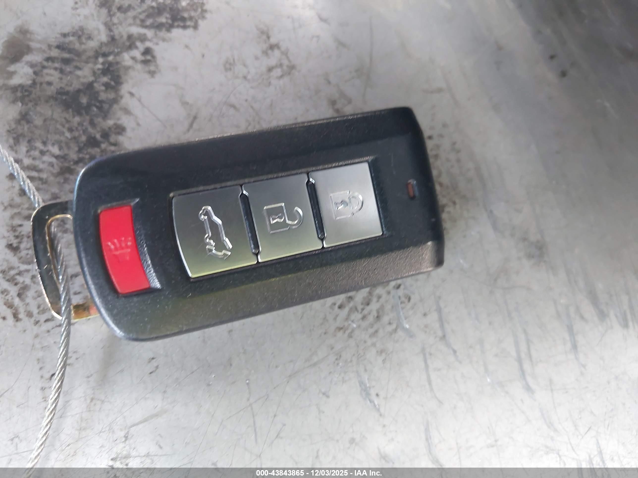 MITSUBISHI OUTLANDER image 11