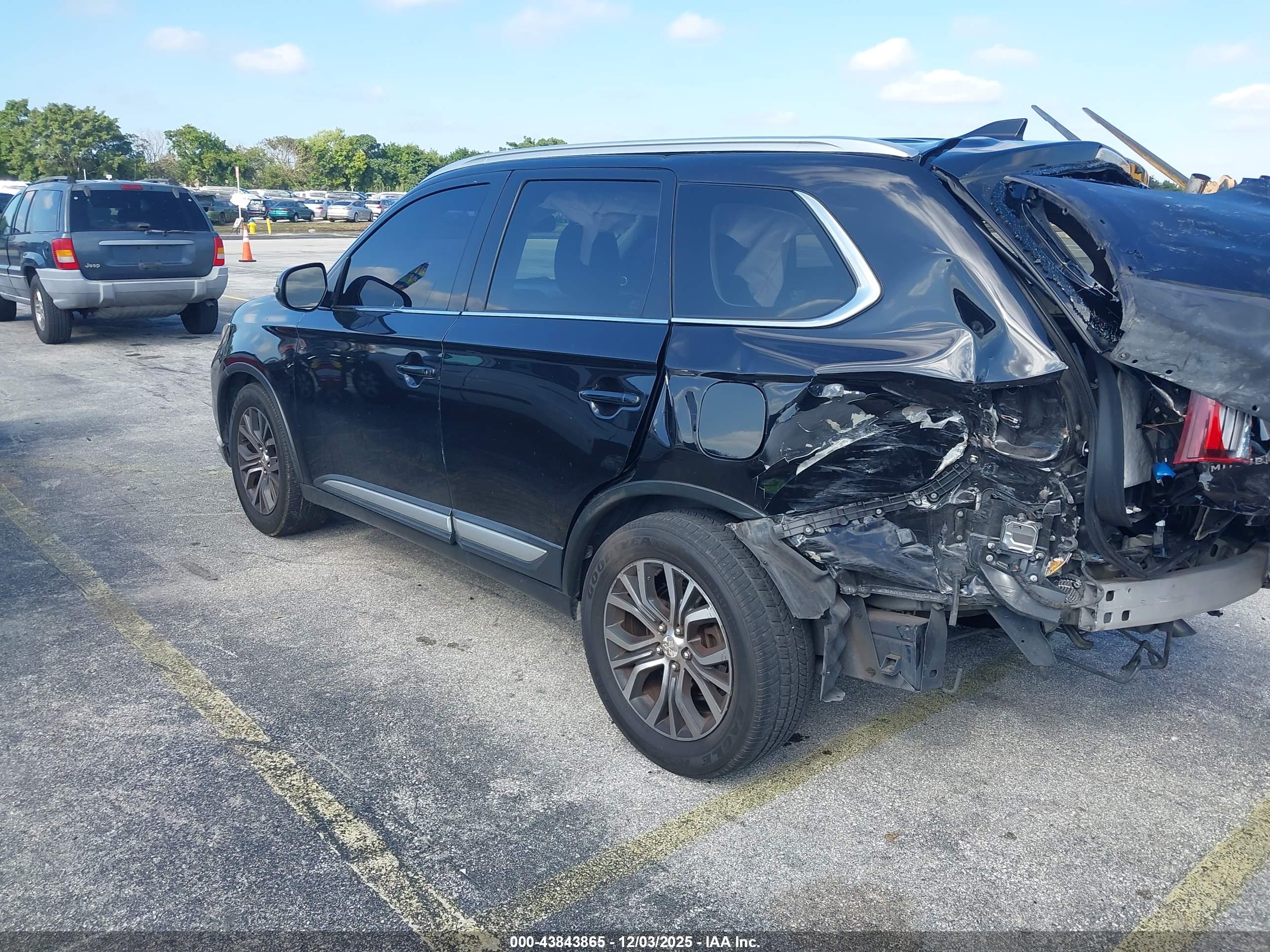 MITSUBISHI OUTLANDER image 3