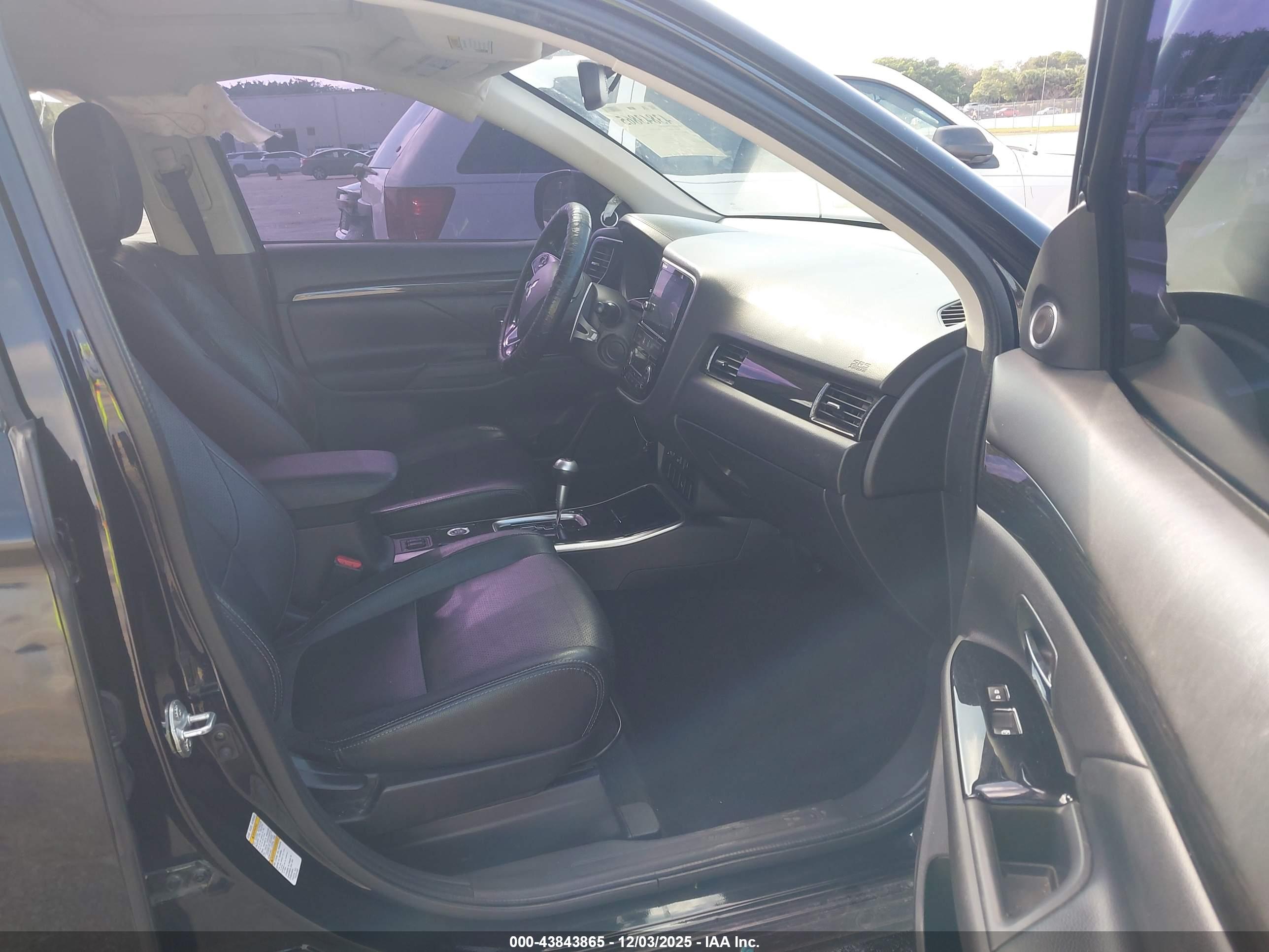 MITSUBISHI OUTLANDER image 5