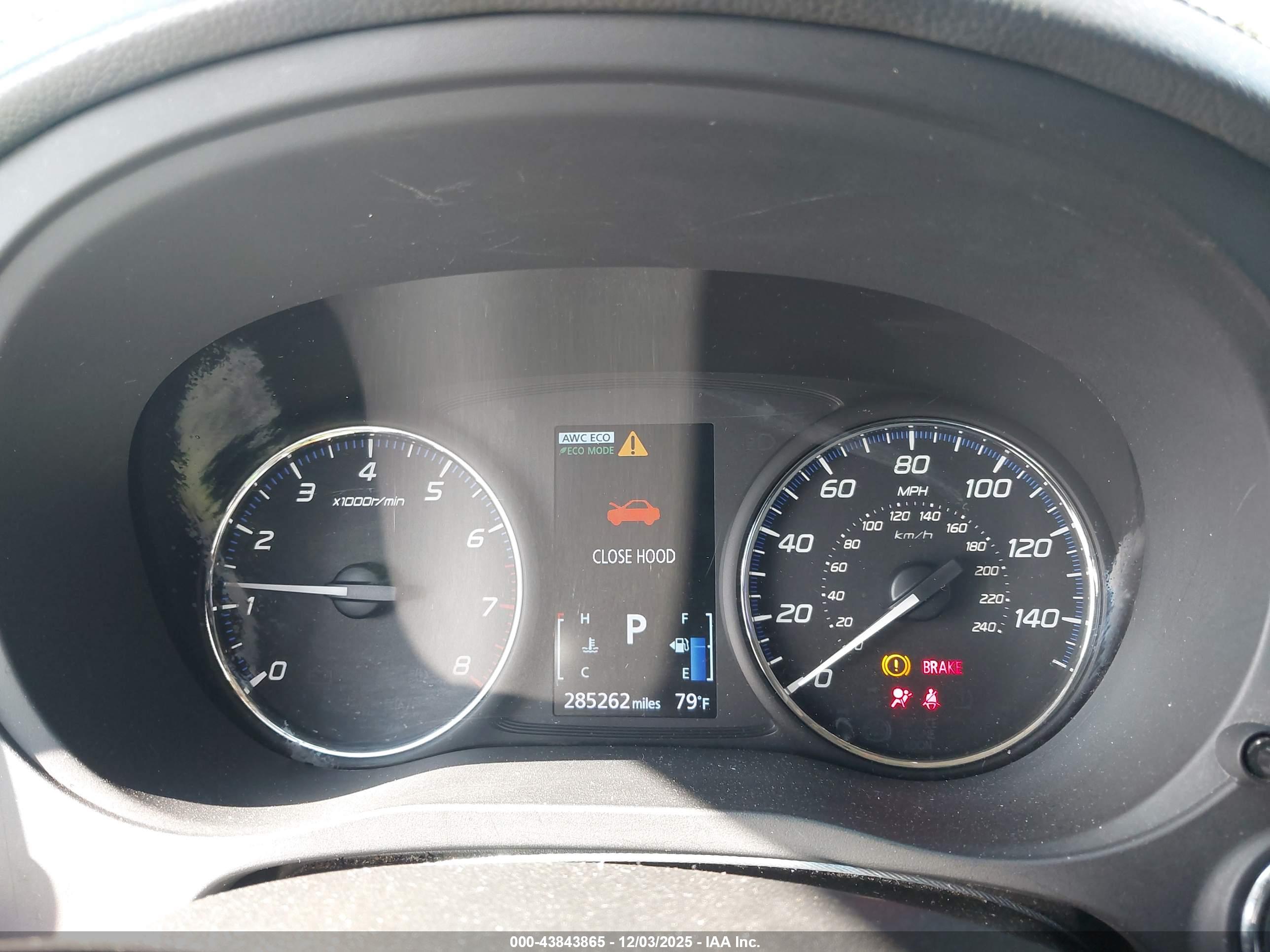 MITSUBISHI OUTLANDER image 7