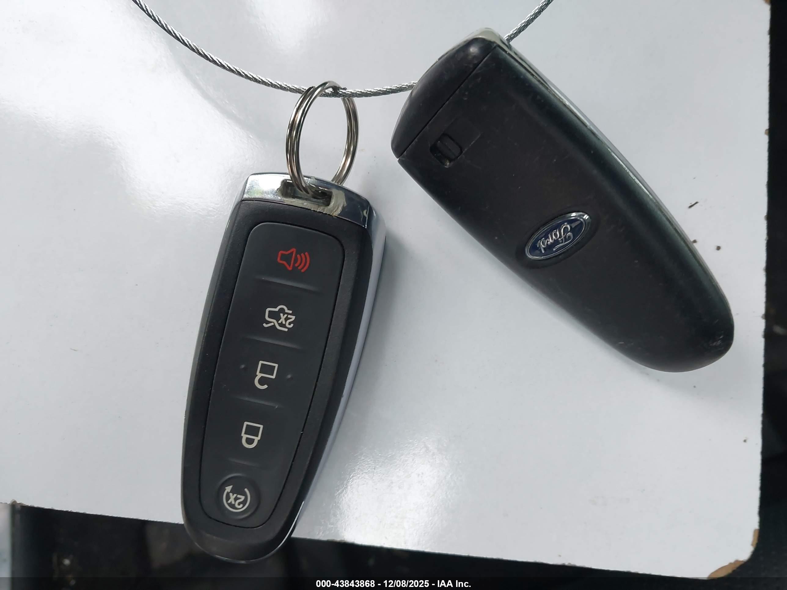 FORD TAURUS image 11