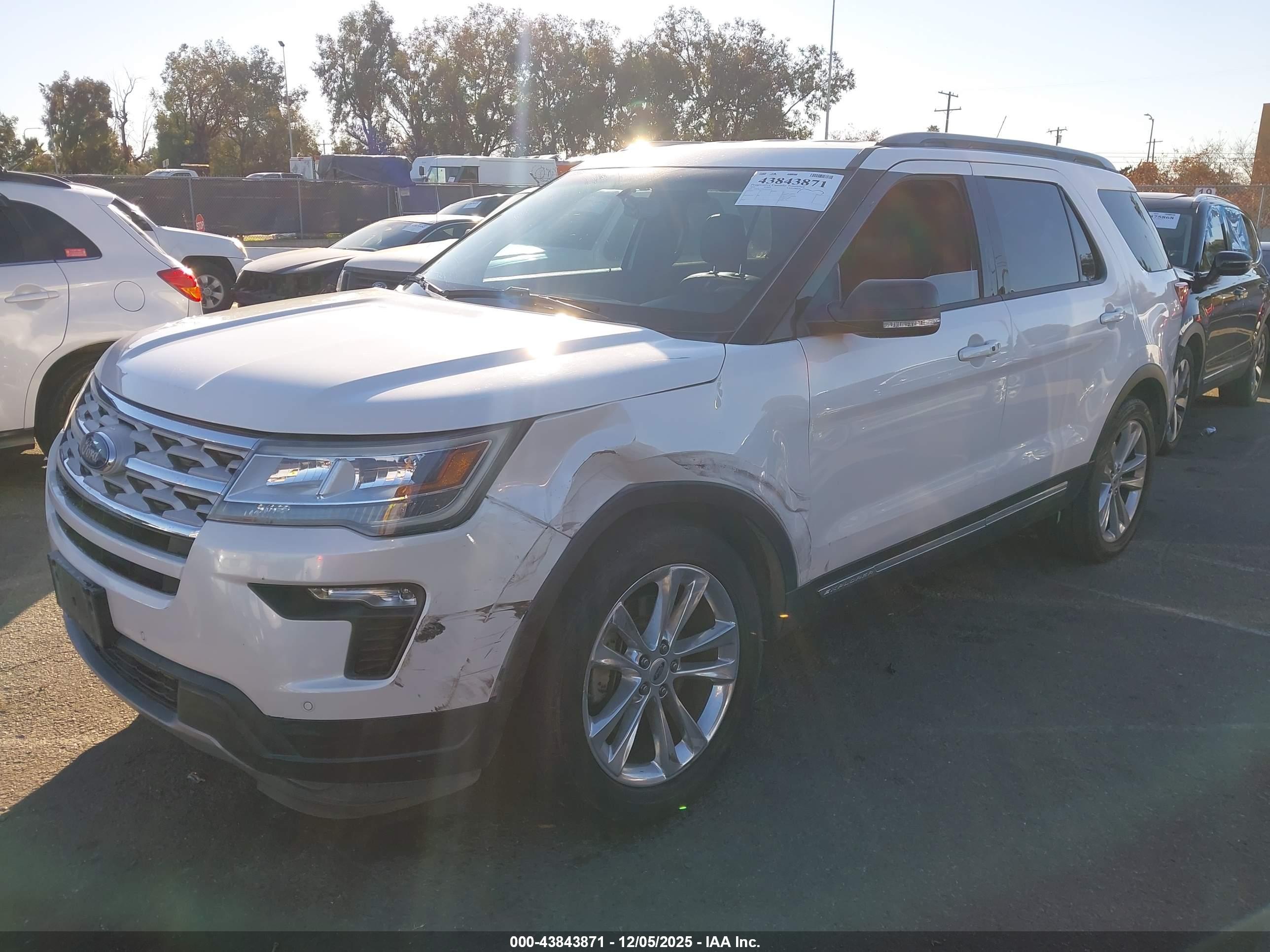 FORD EXPLORER image 2