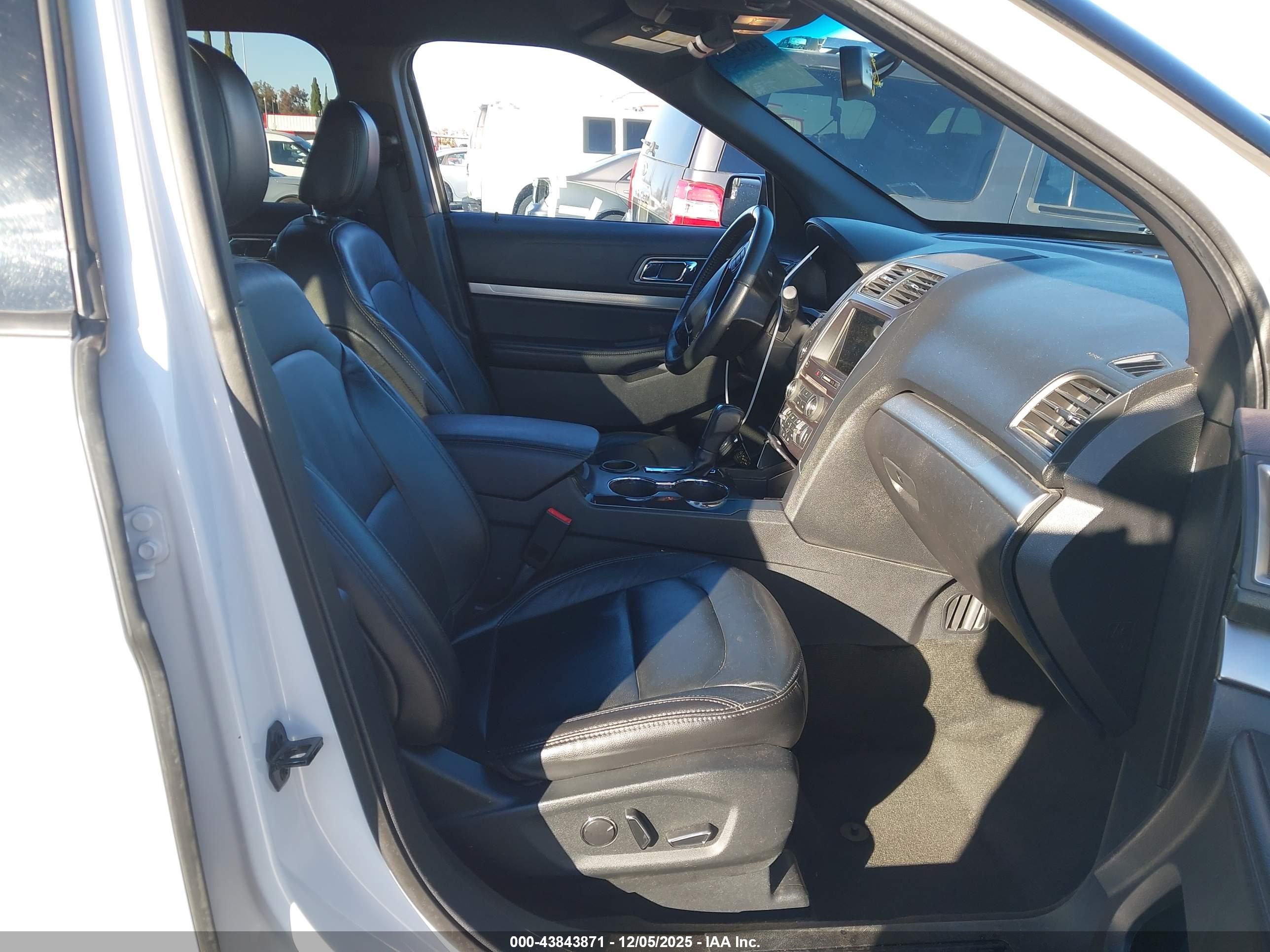 FORD EXPLORER image 5