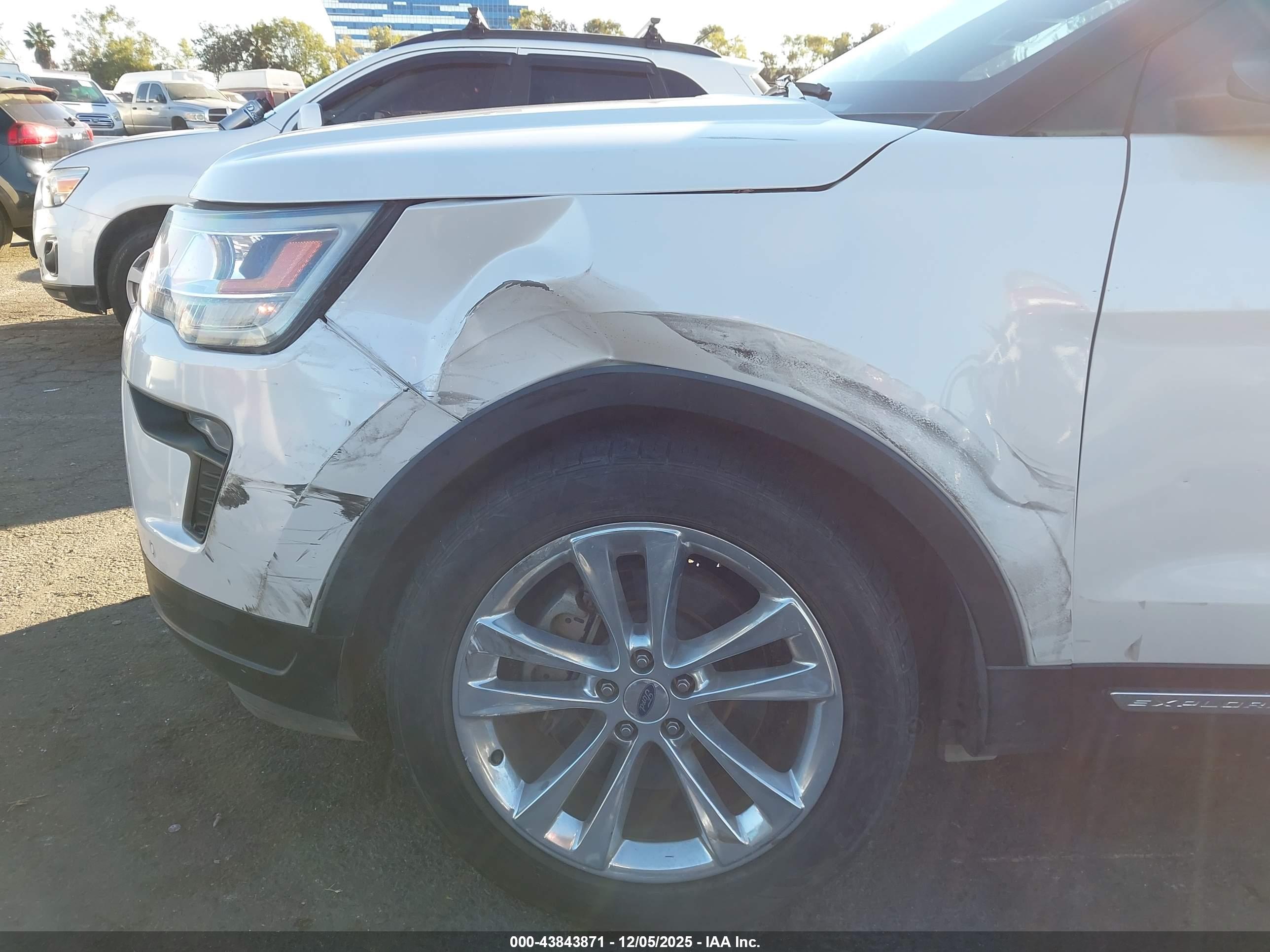 FORD EXPLORER image 6