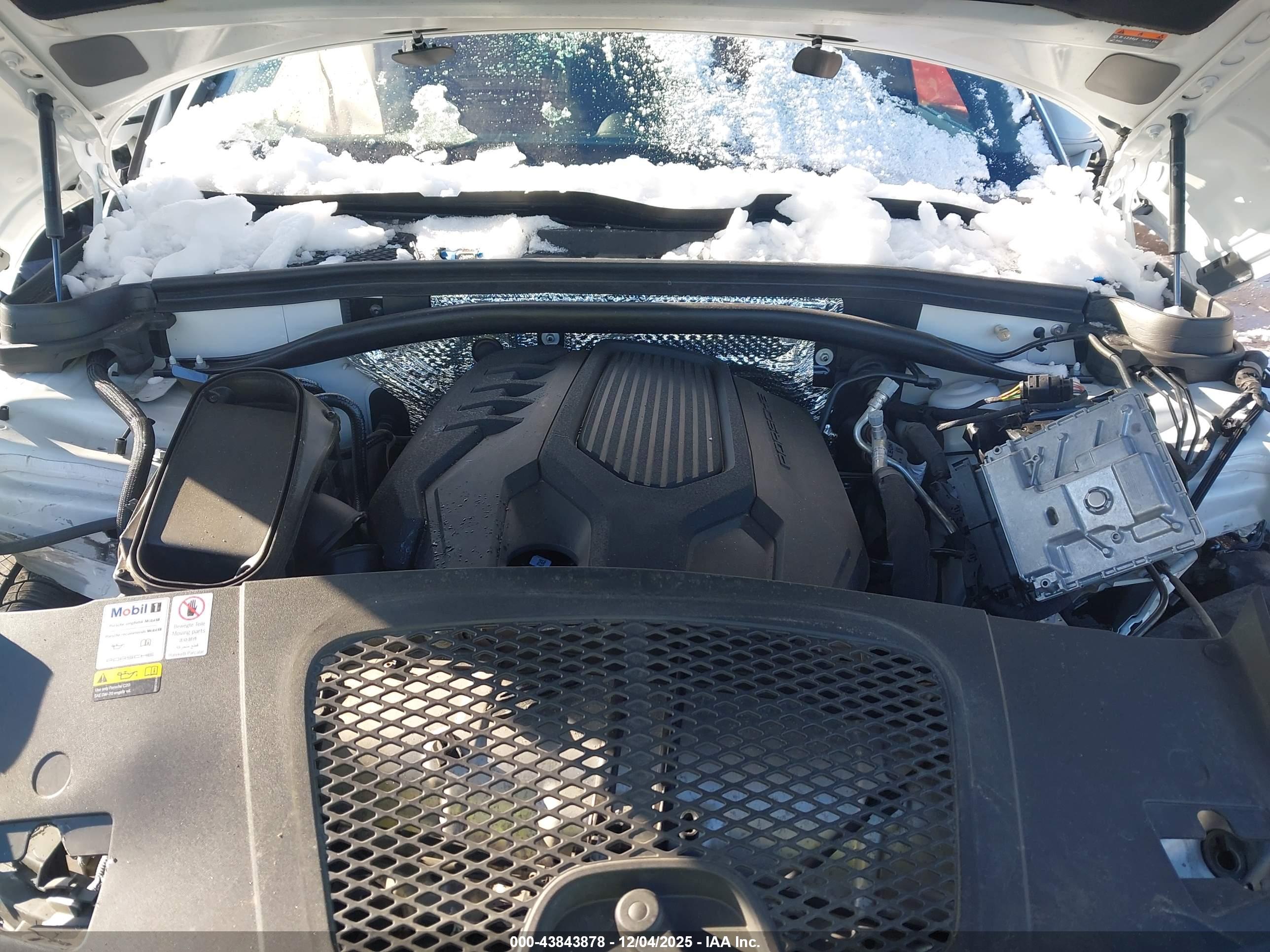 PORSCHE MACAN image 10