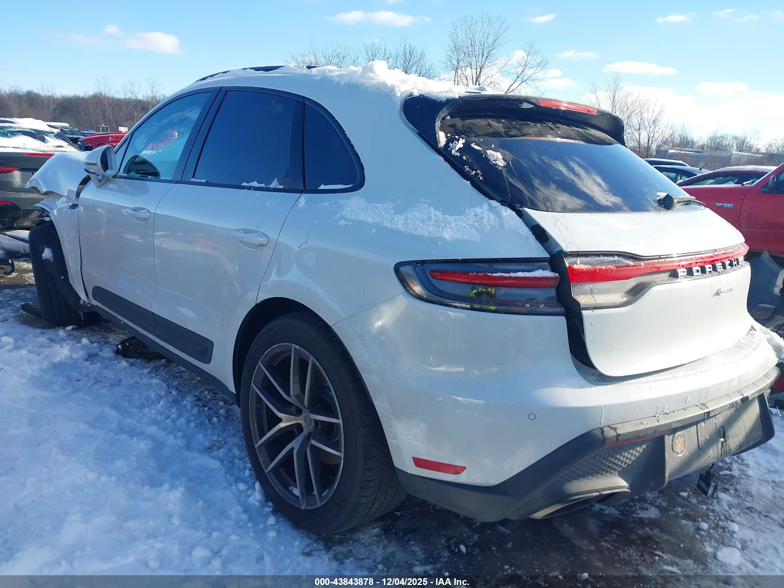 PORSCHE MACAN image 3