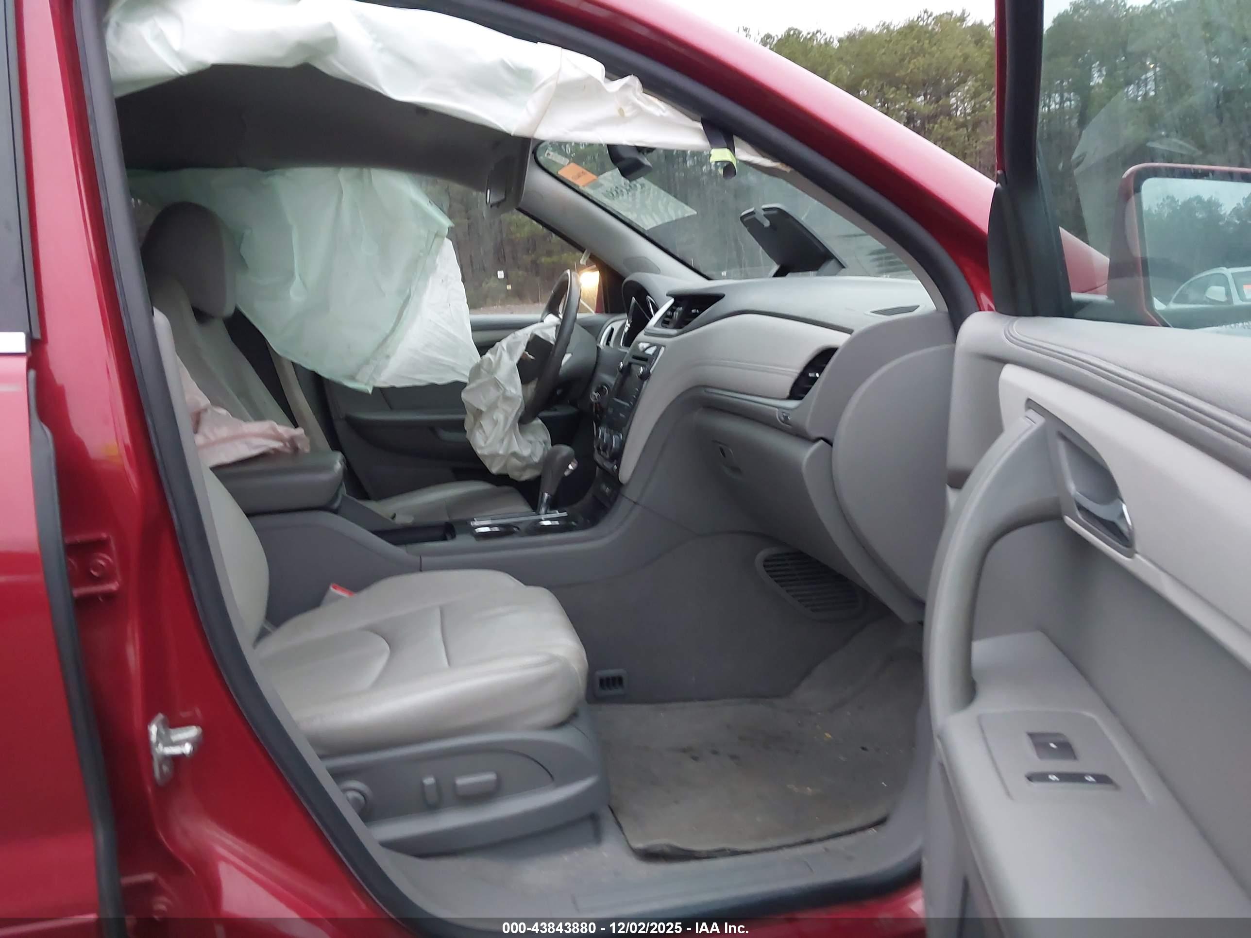 CHEVROLET TRAVERSE image 5