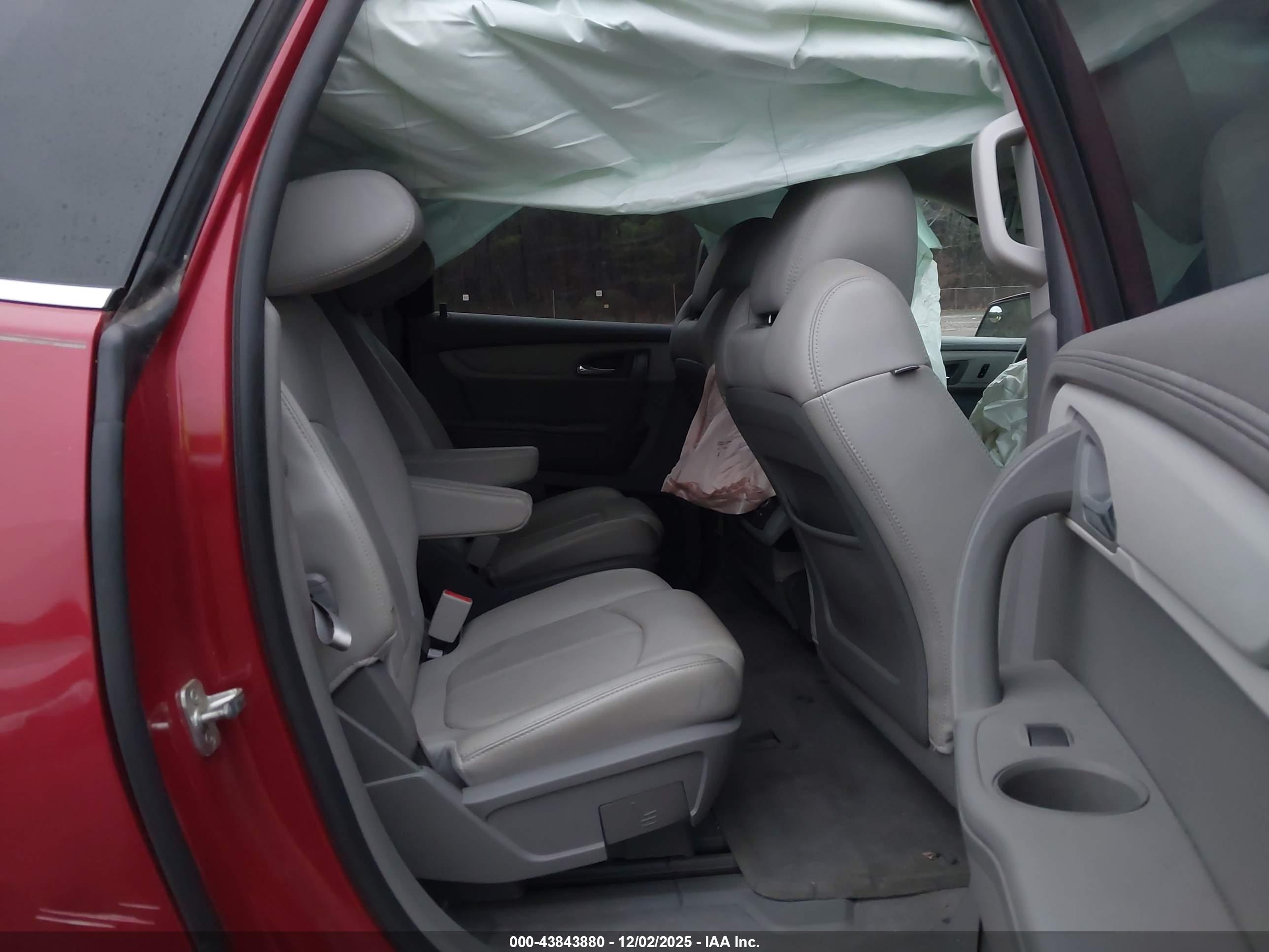 CHEVROLET TRAVERSE image 8