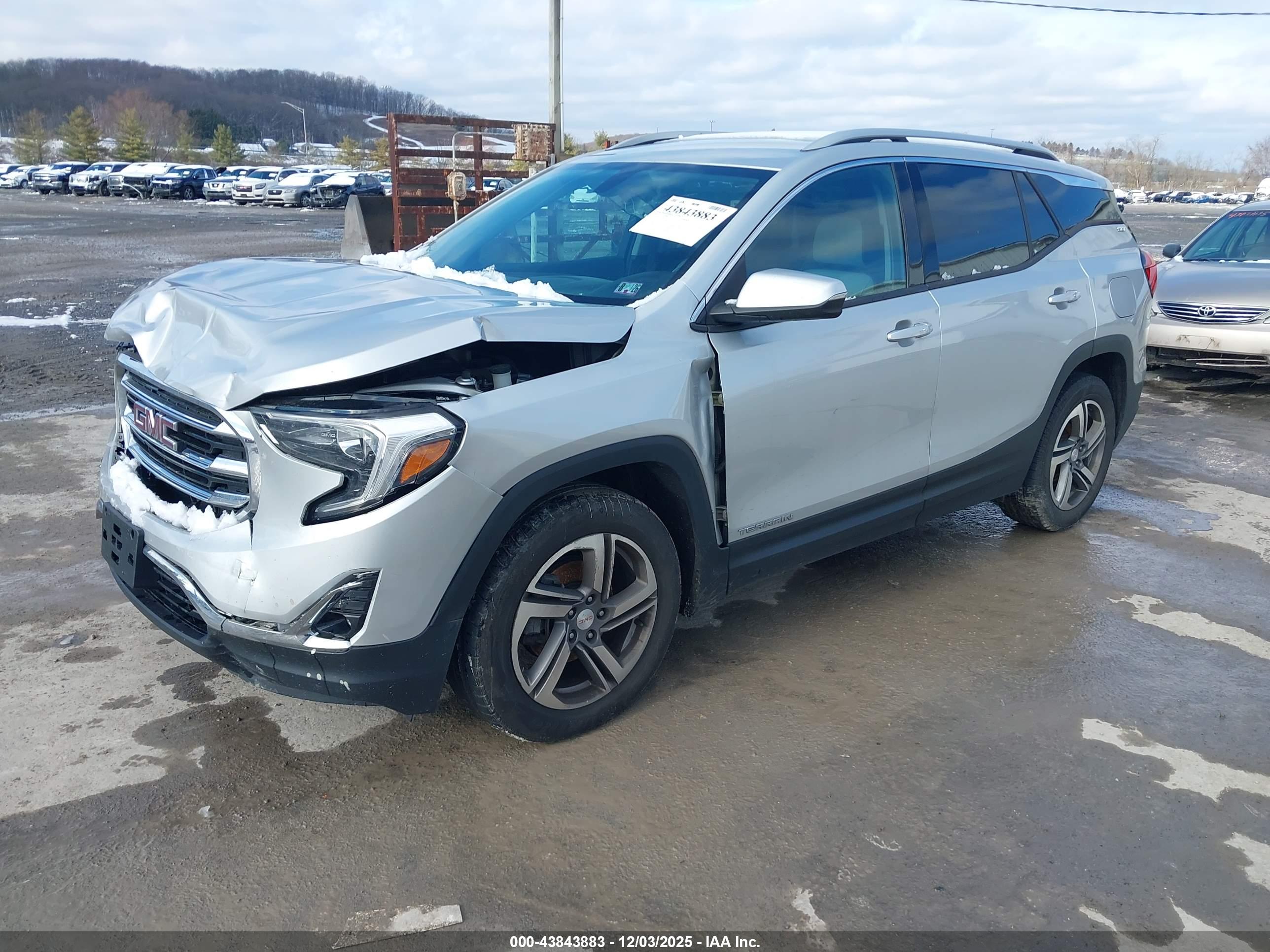 GMC TERRAIN image 2
