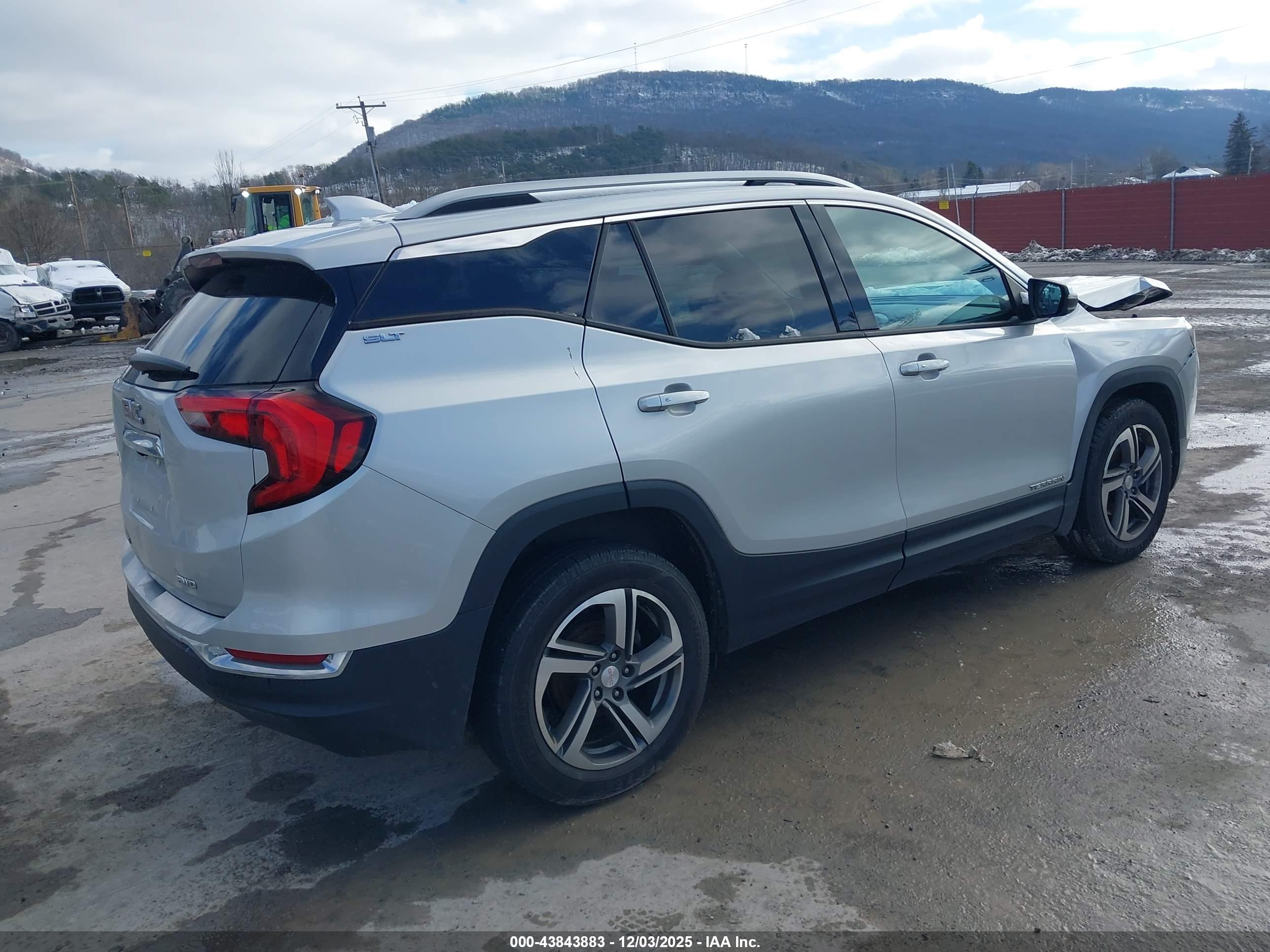 GMC TERRAIN image 4