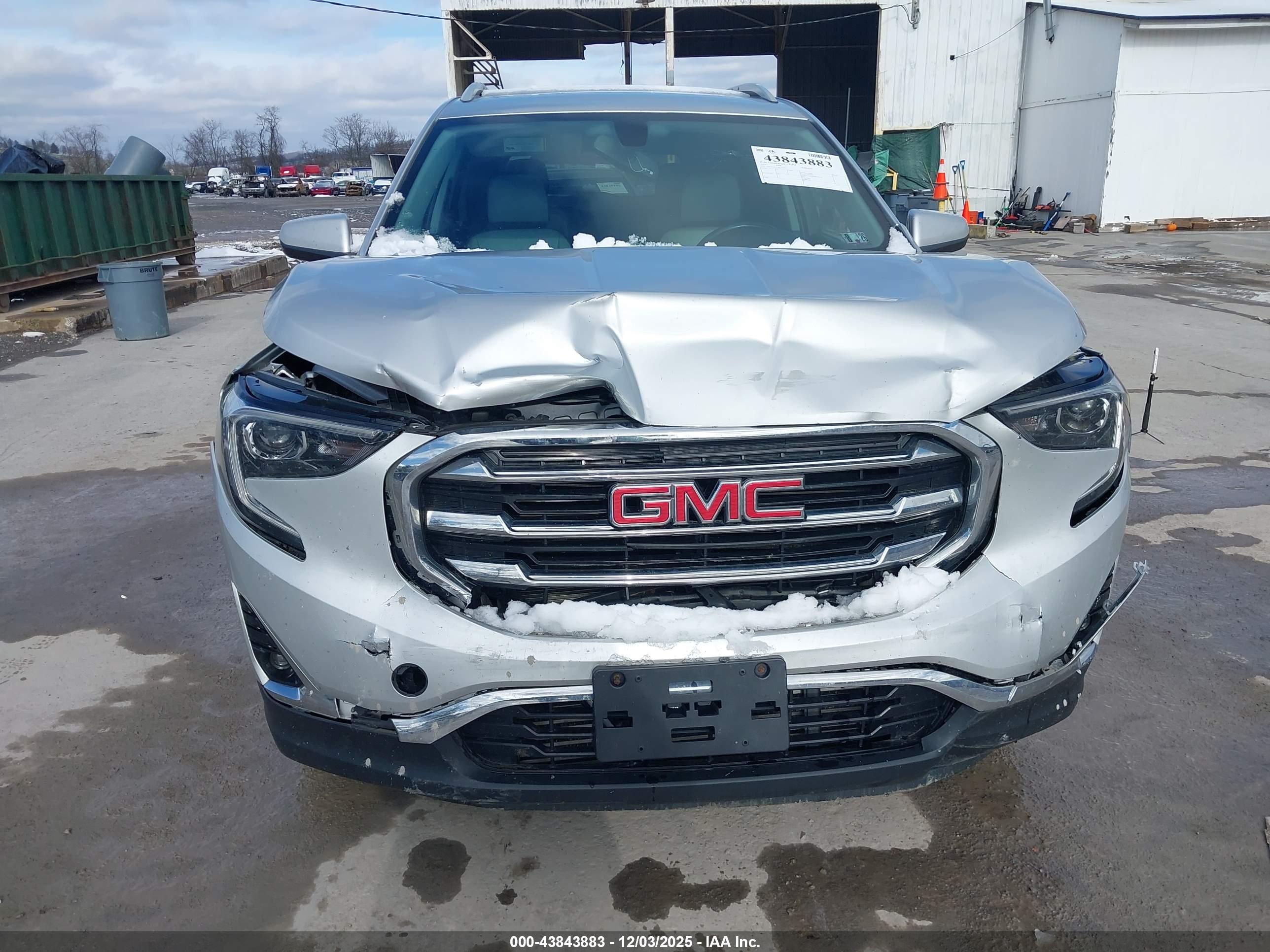 GMC TERRAIN image 6