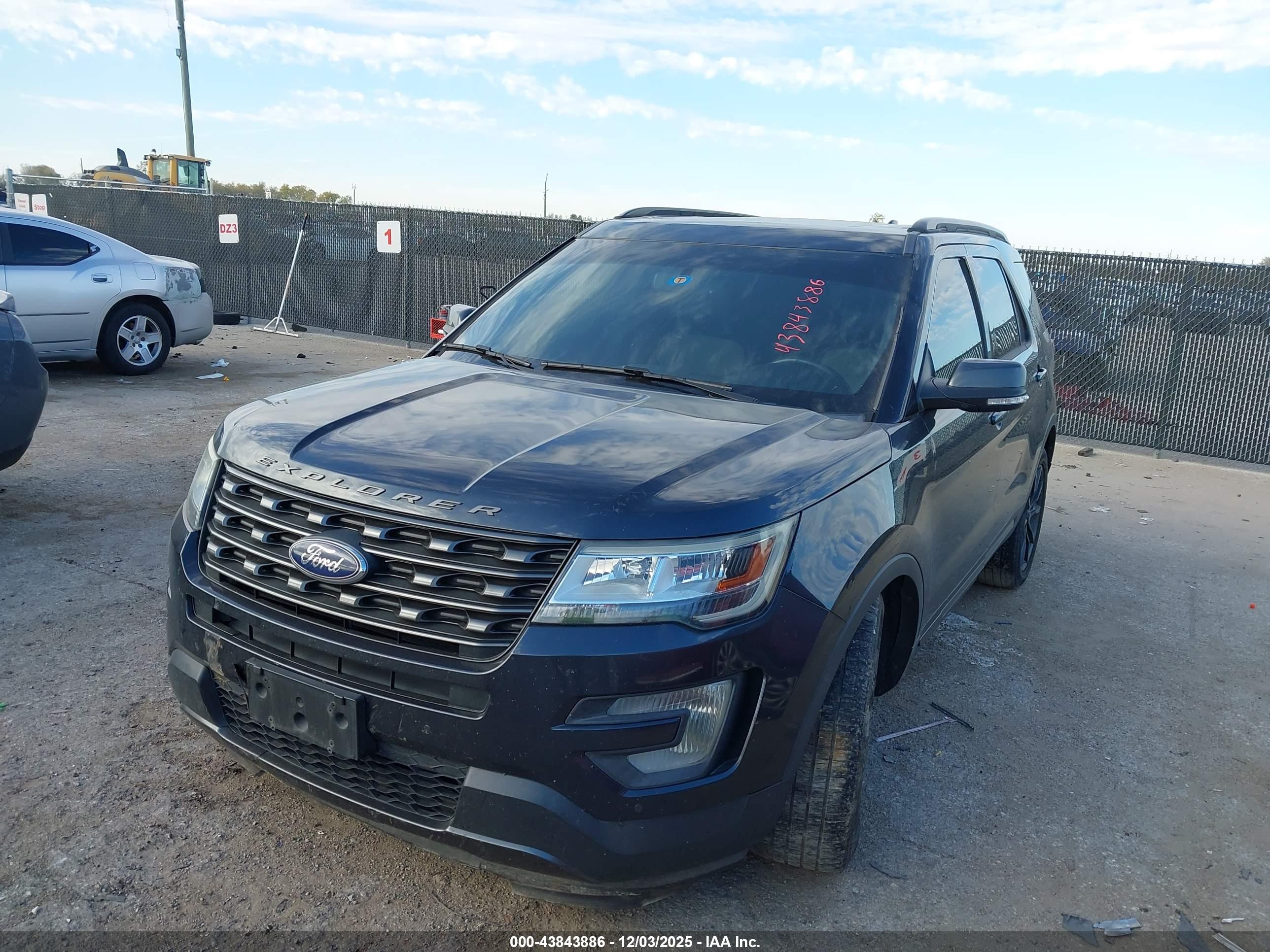 FORD EXPLORER image 2