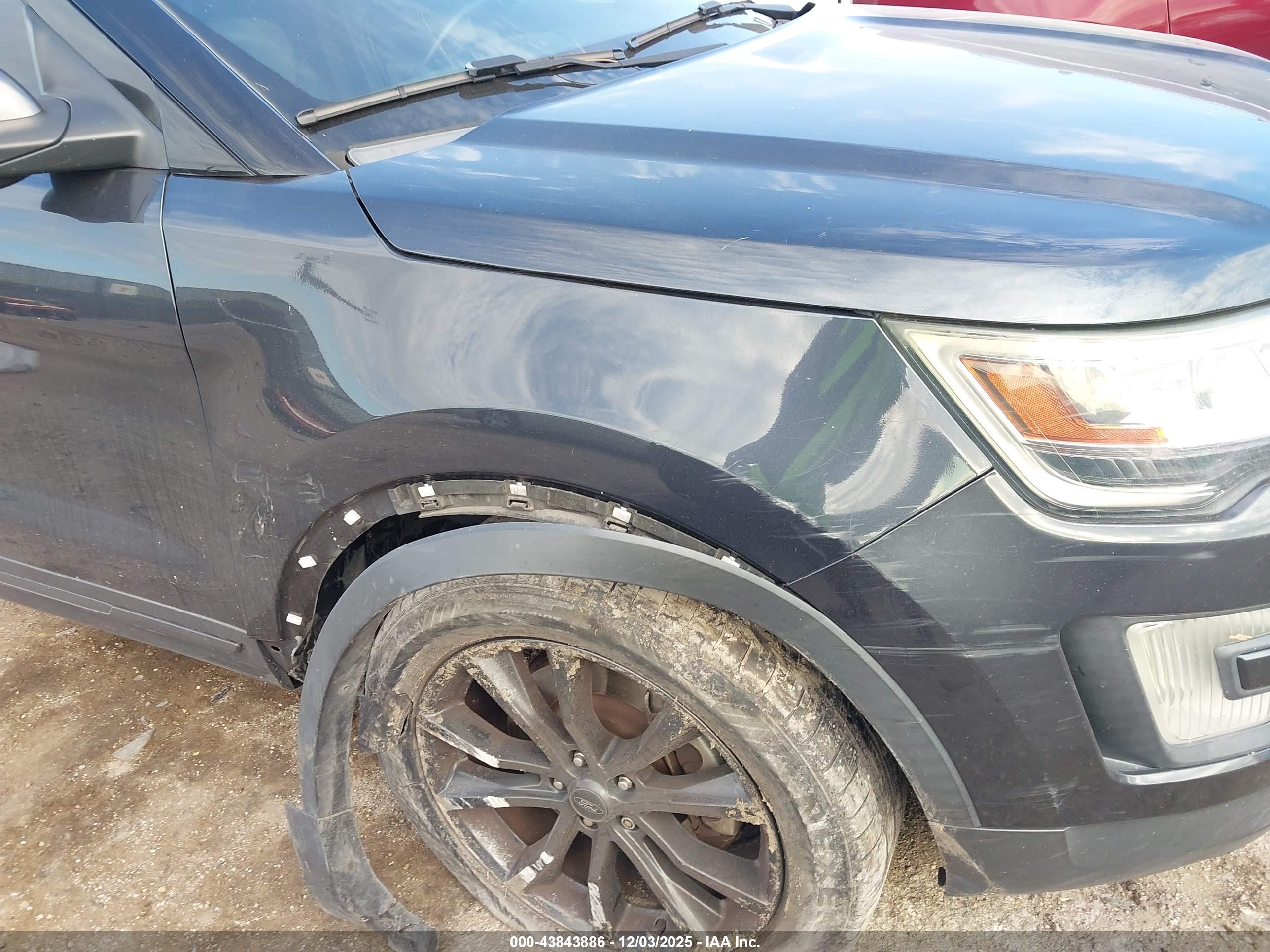 FORD EXPLORER image 6