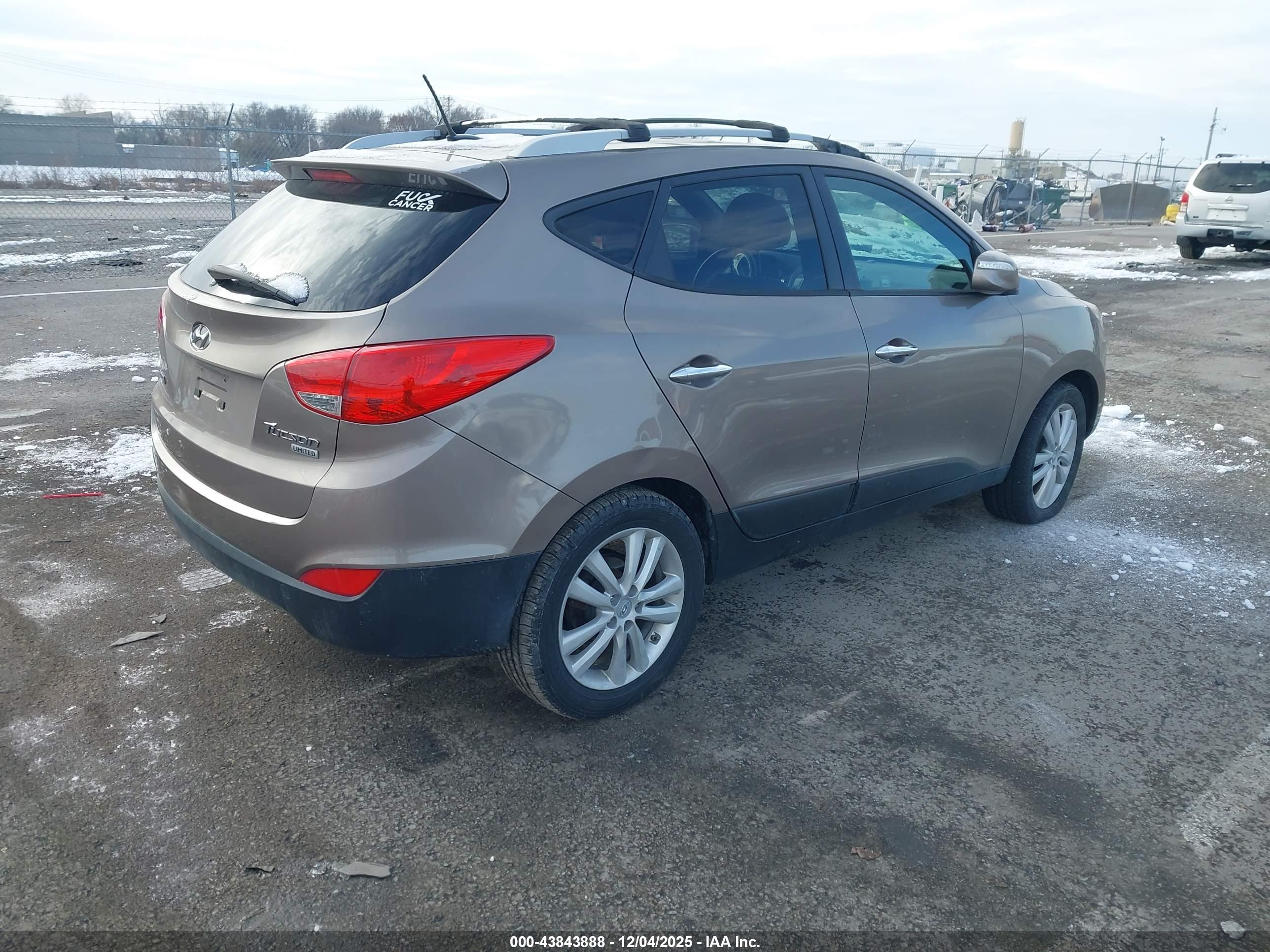 HYUNDAI TUCSON image 4