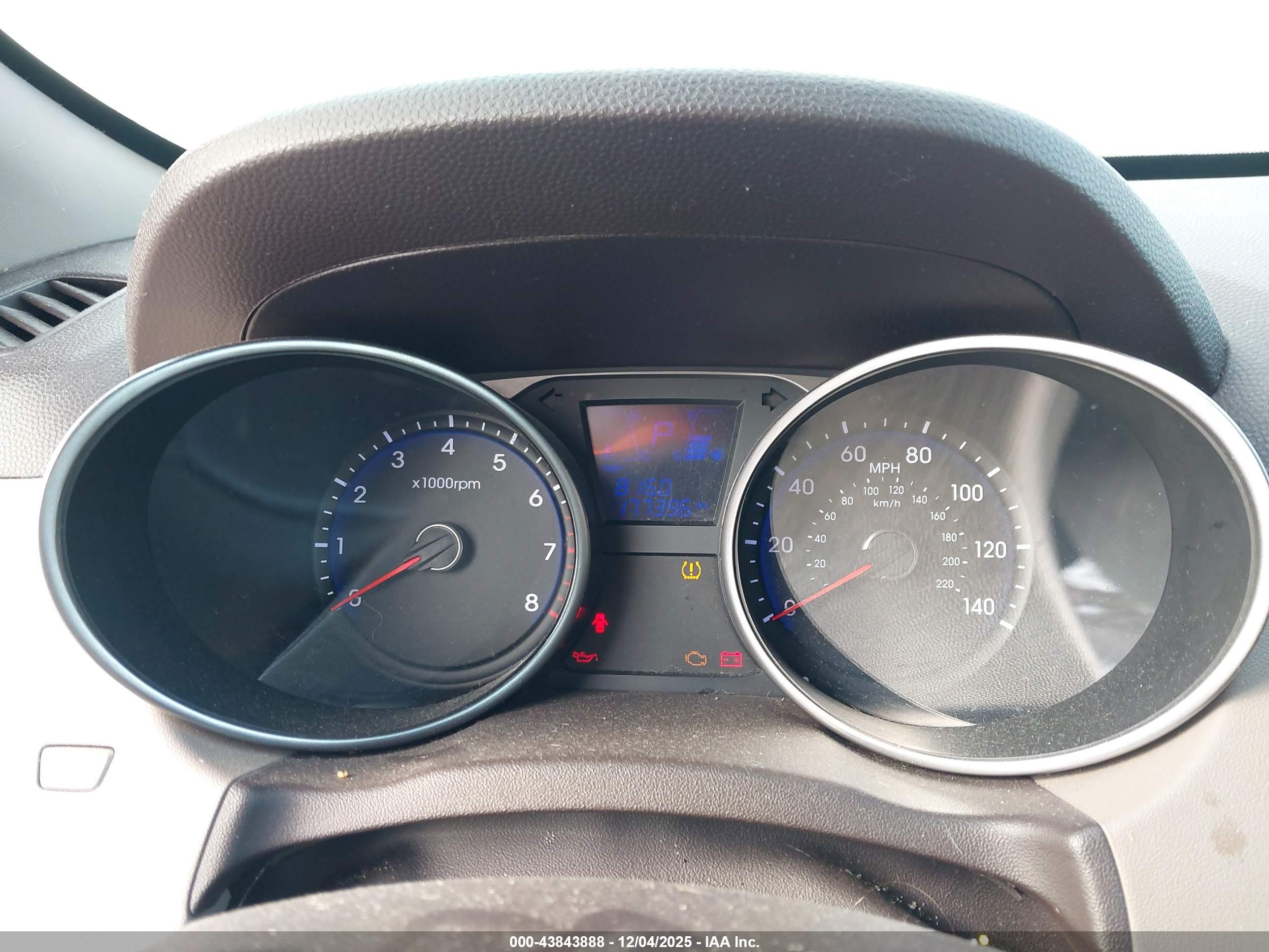 HYUNDAI TUCSON image 7