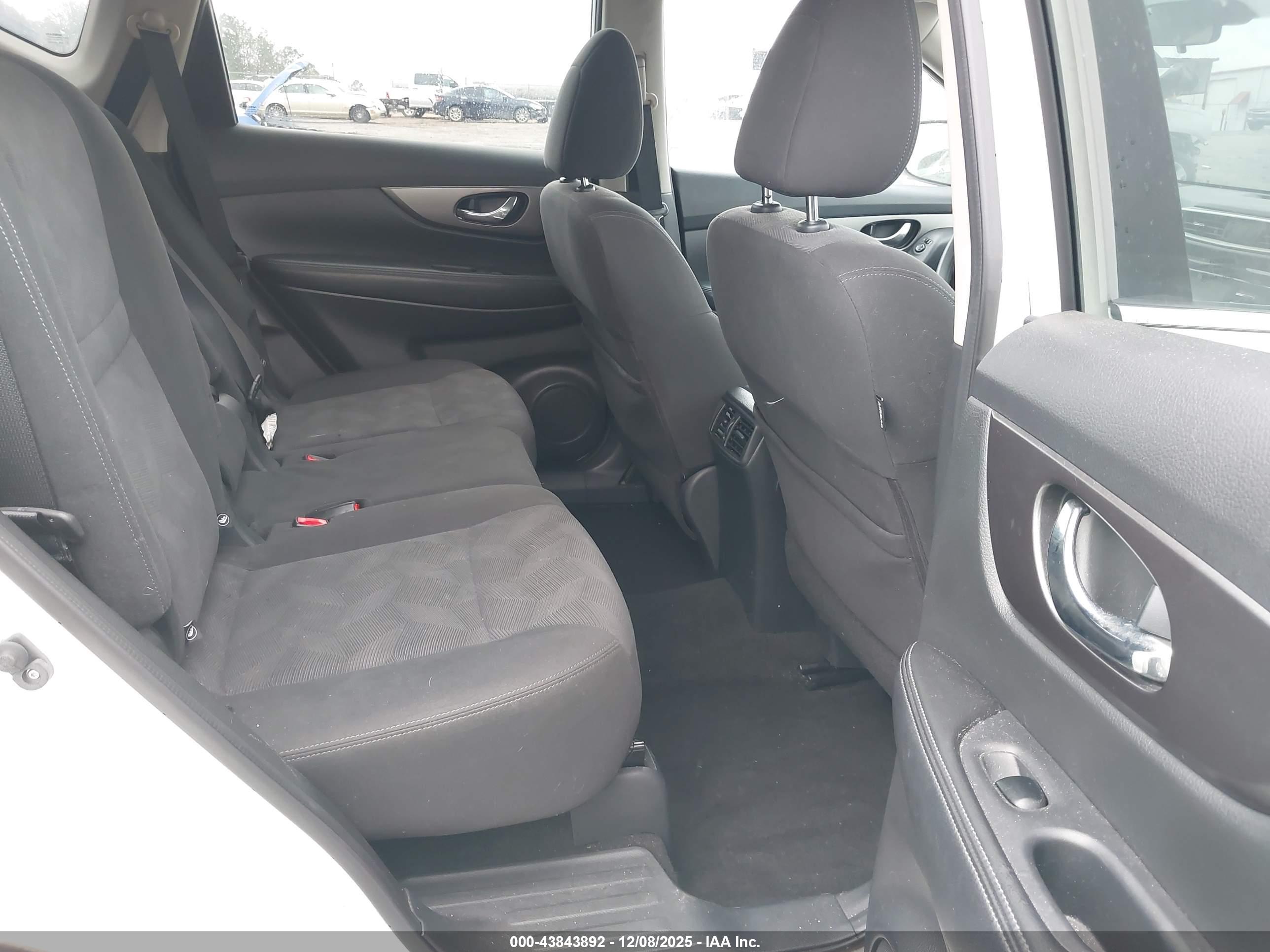 NISSAN ROGUE image 8