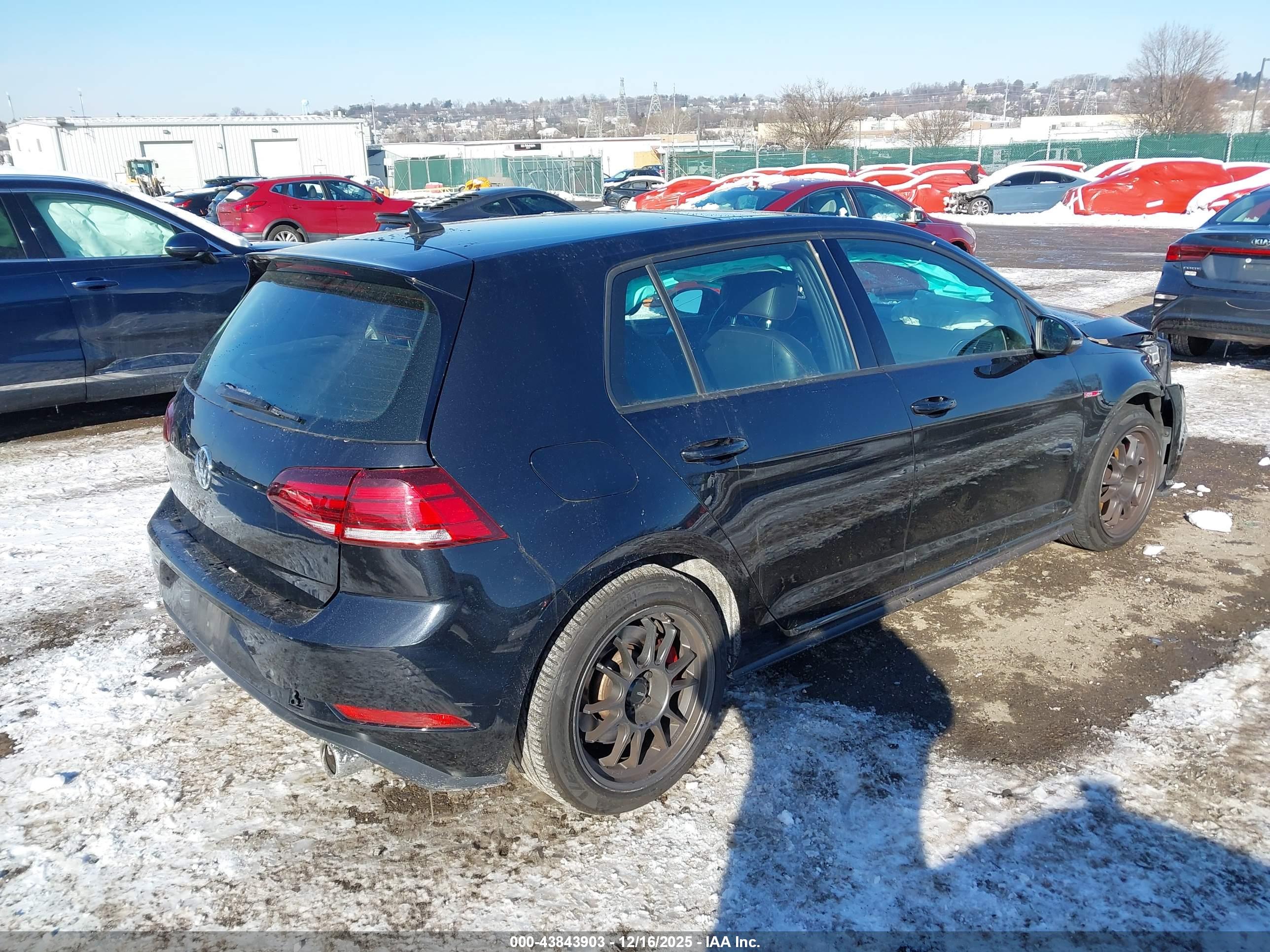 VOLKSWAGEN GOLF image 4