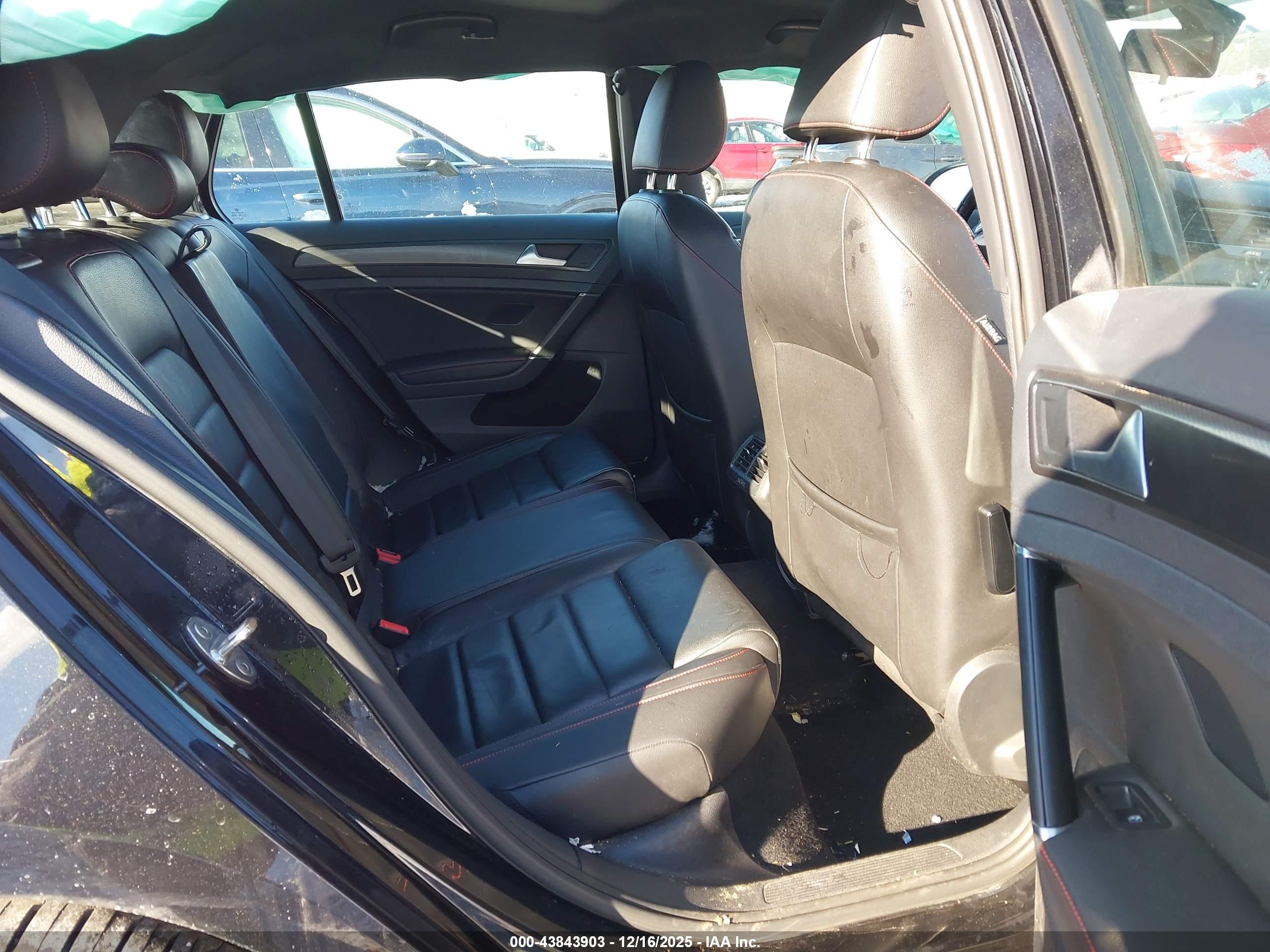VOLKSWAGEN GOLF image 8