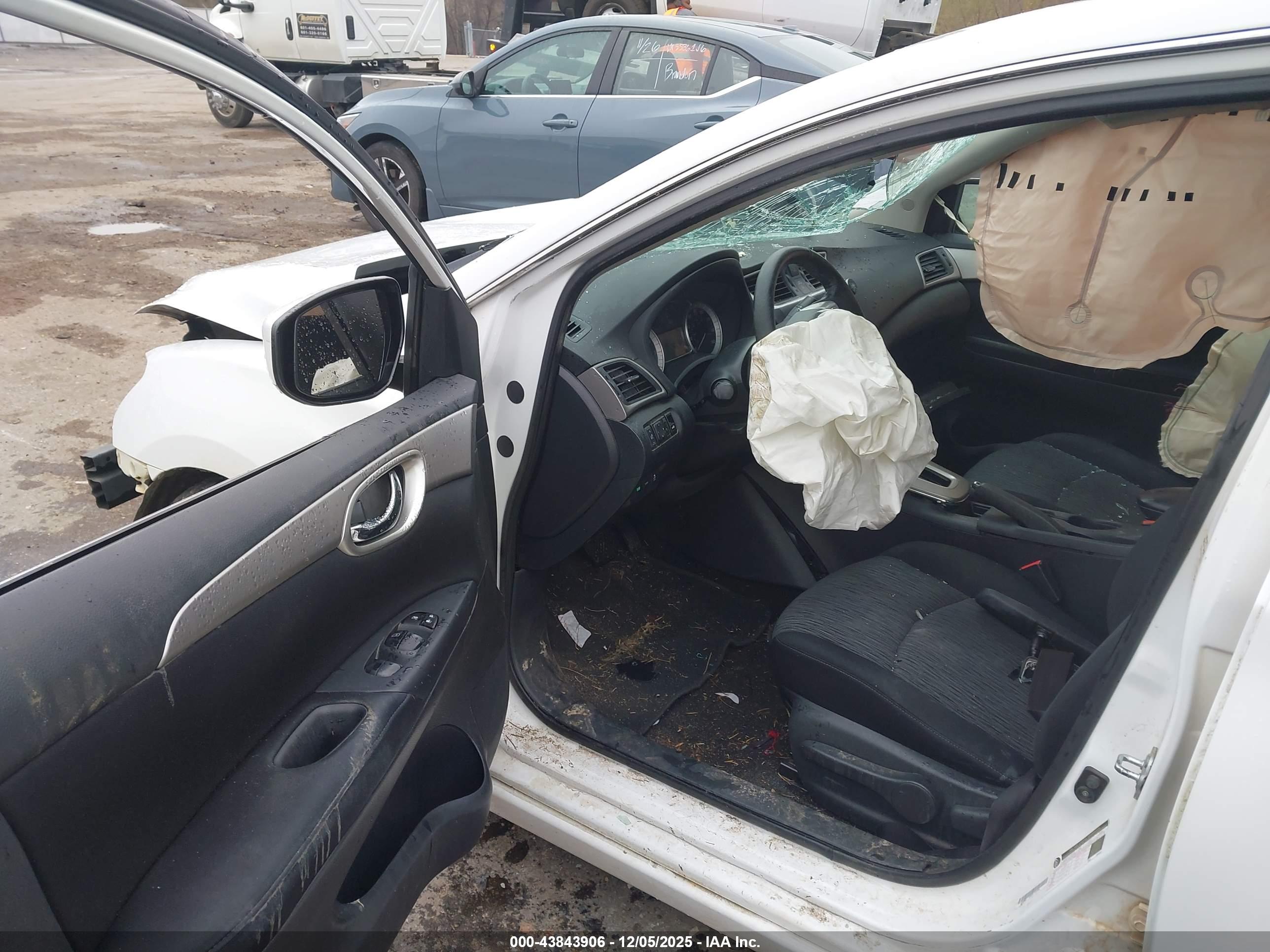 NISSAN SENTRA image 5