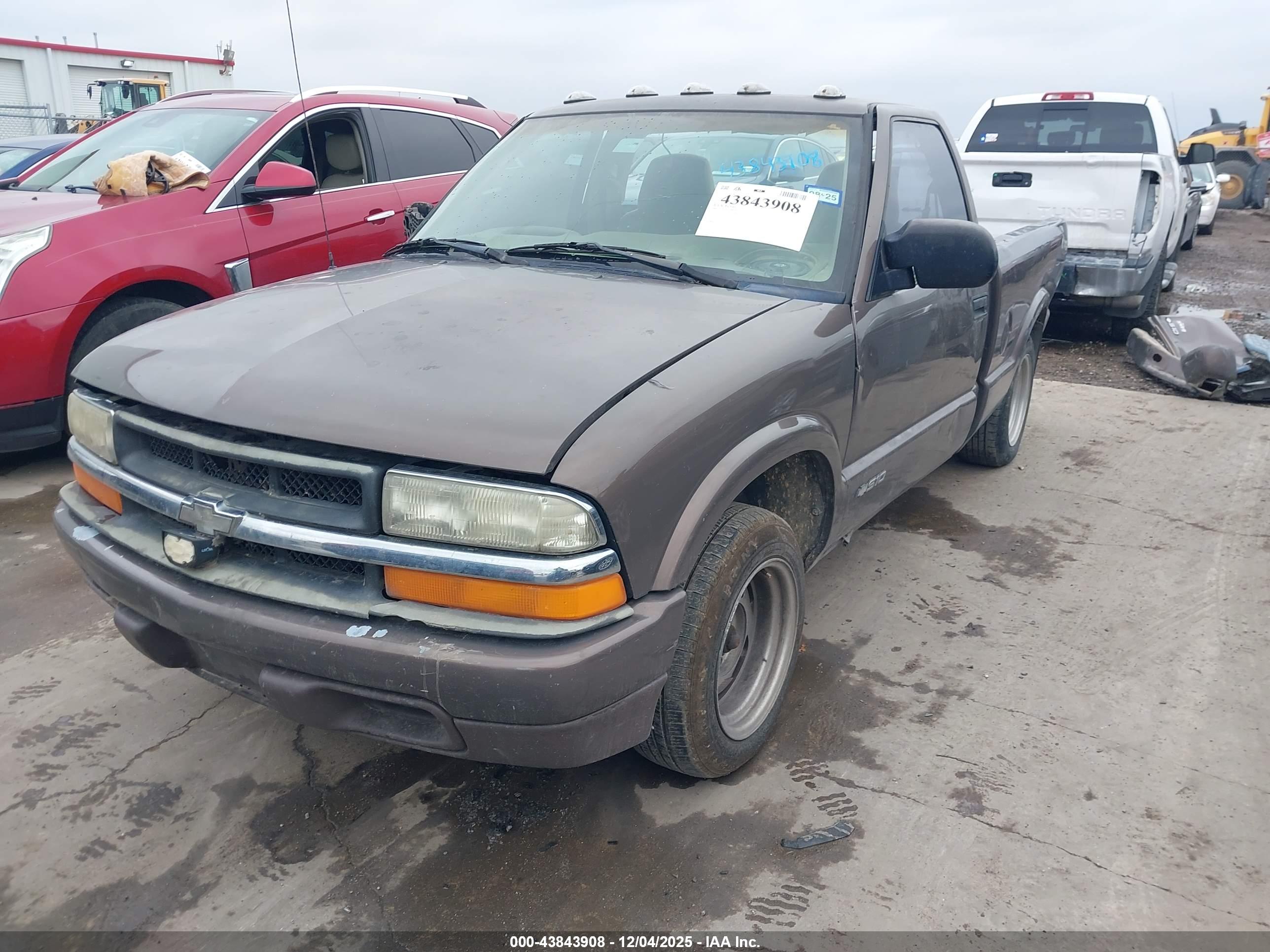 CHEVROLET S-10 image 2