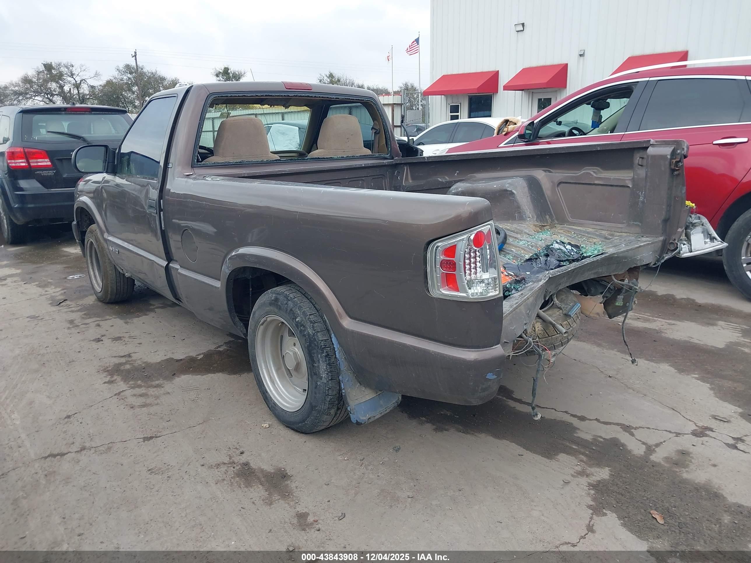 CHEVROLET S-10 image 3