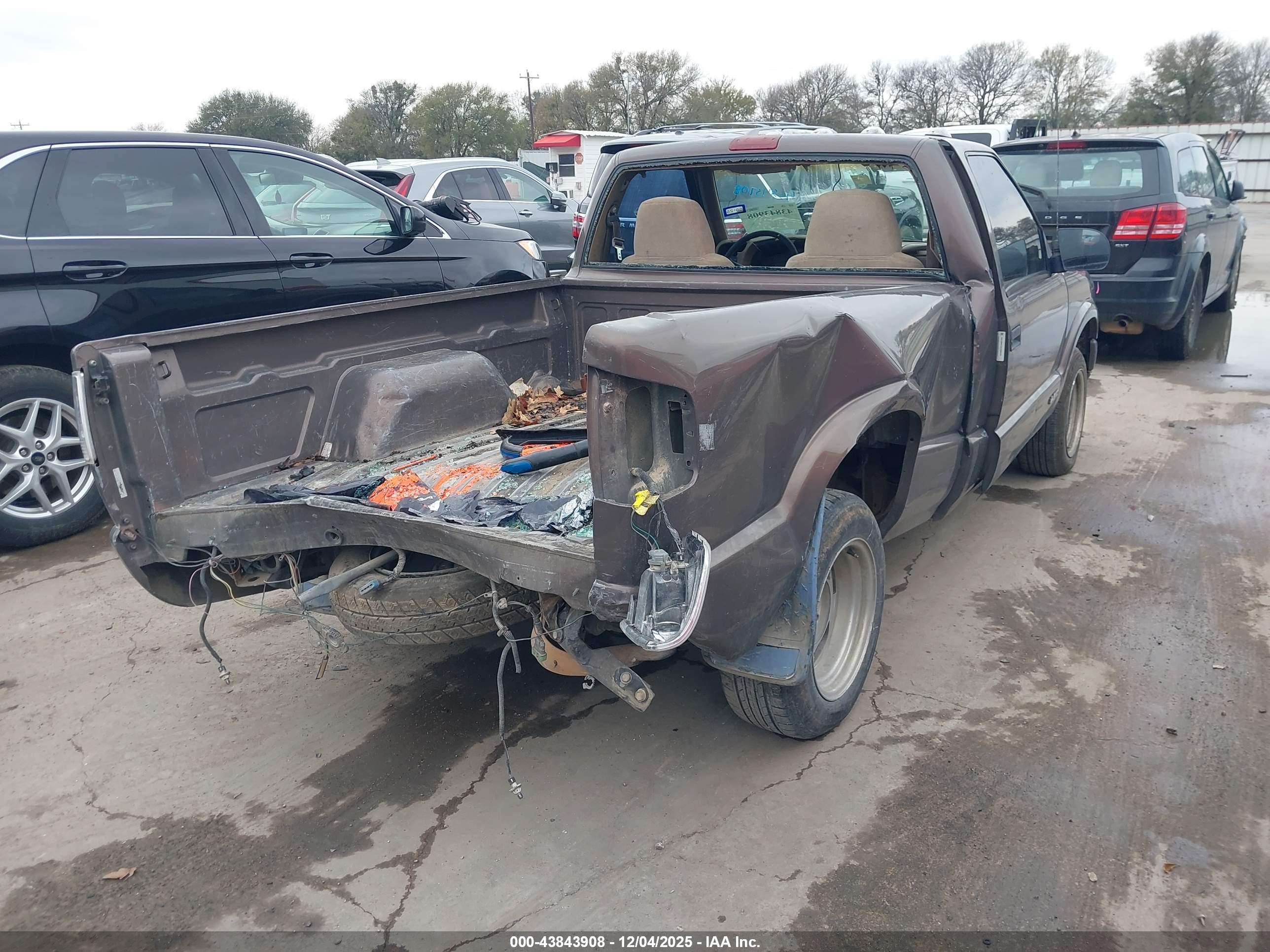 CHEVROLET S-10 image 4
