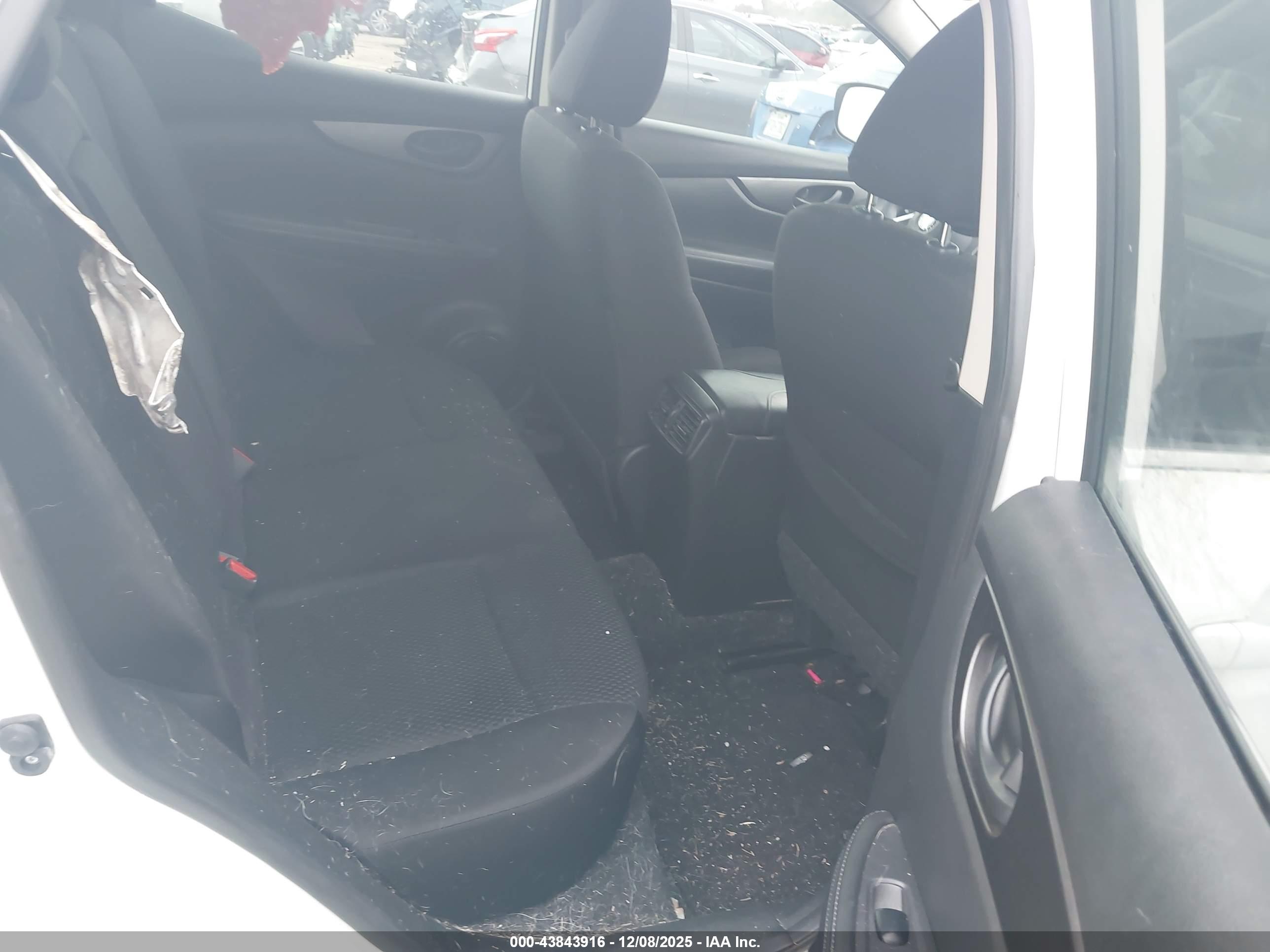 NISSAN ROGUE image 8