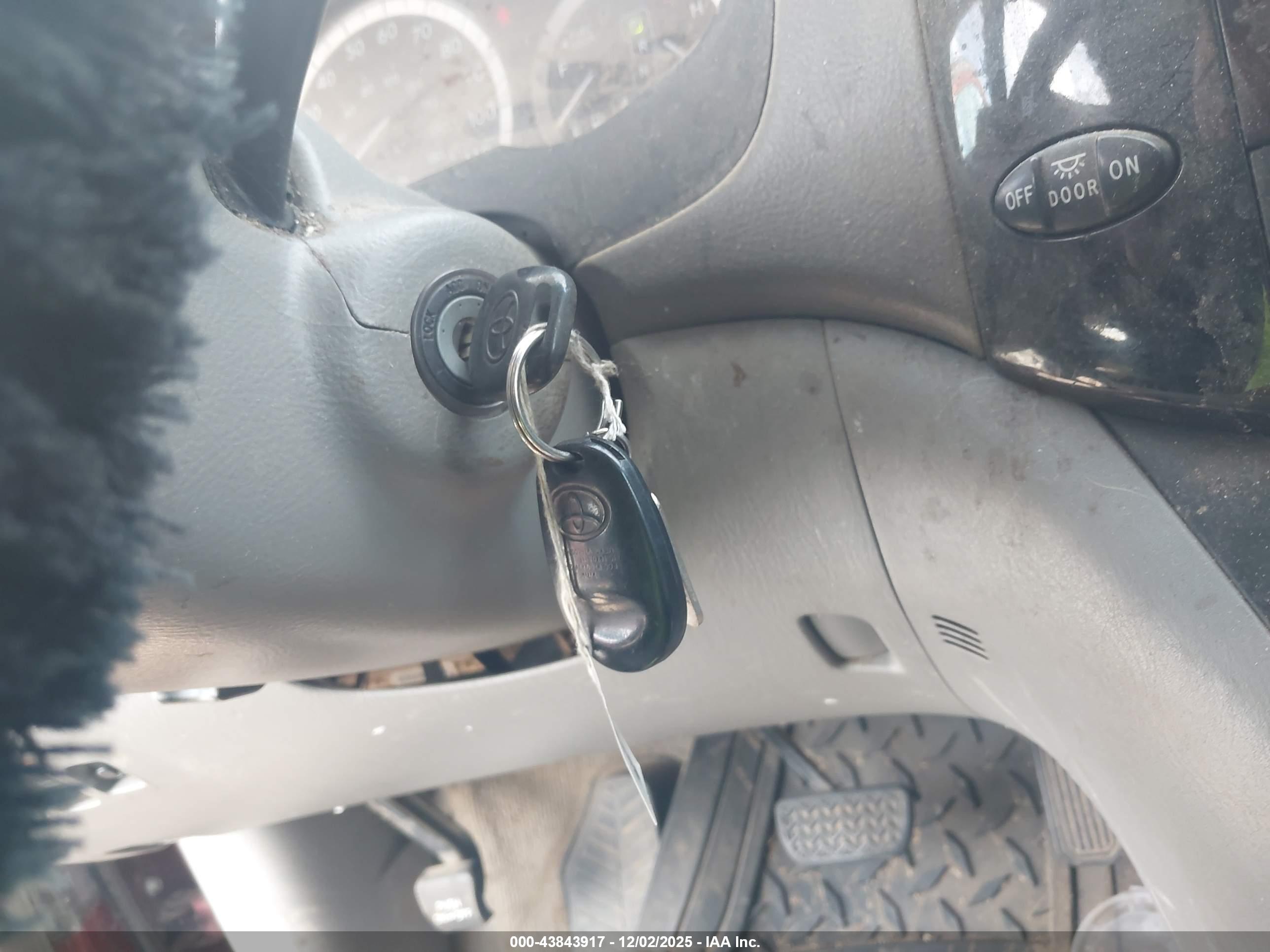 TOYOTA SIENNA image 11