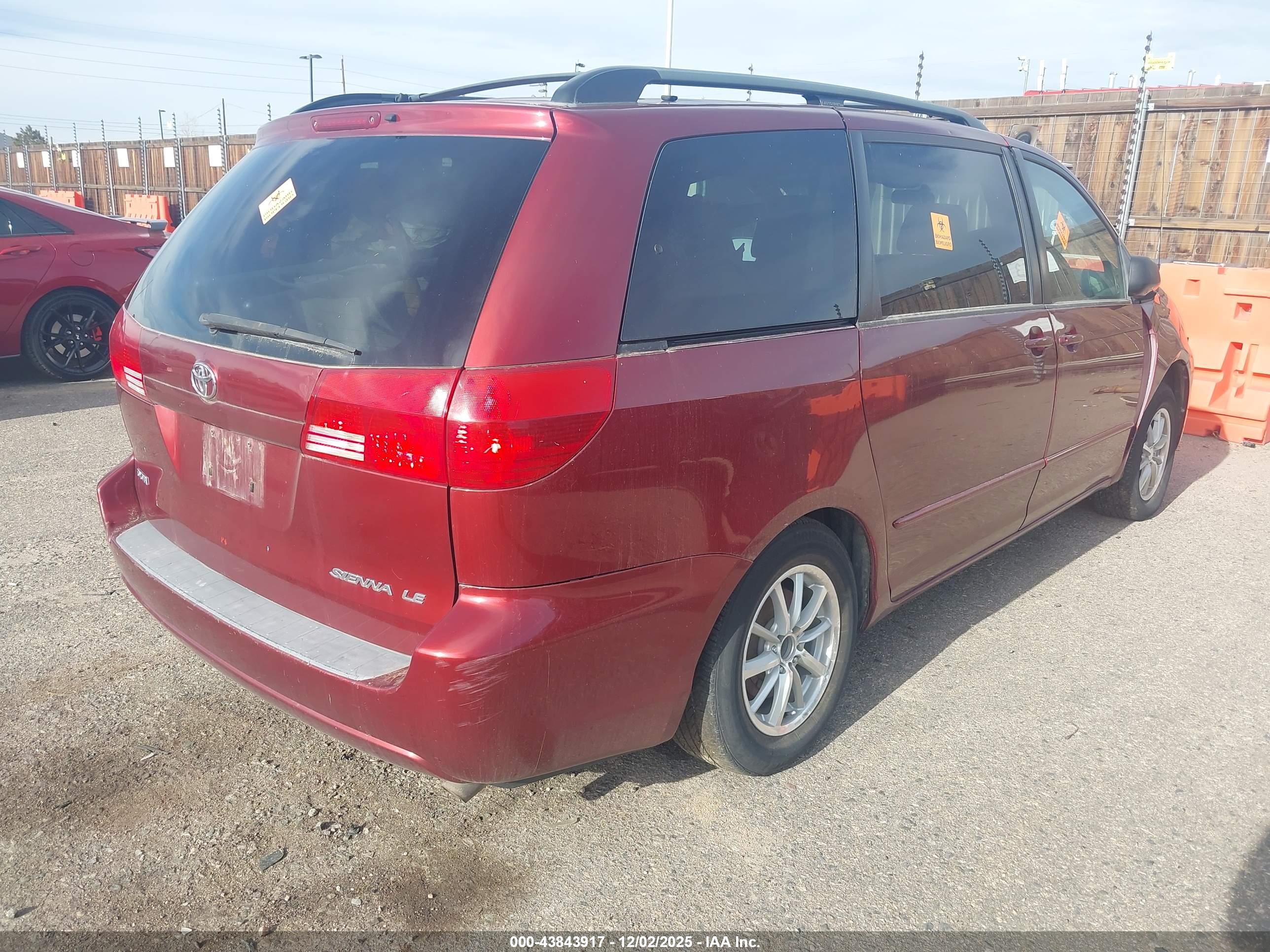 TOYOTA SIENNA image 4