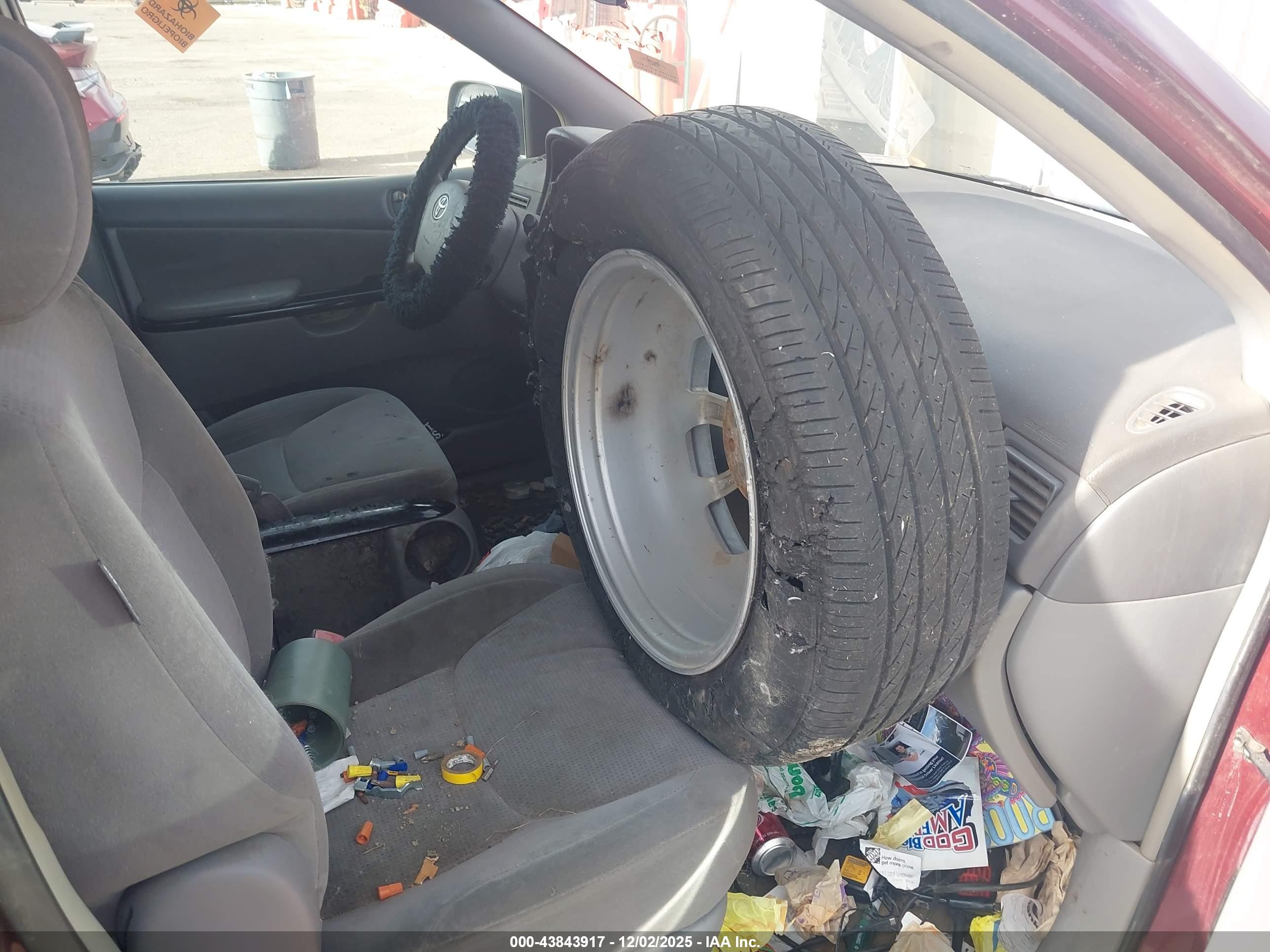 TOYOTA SIENNA image 5