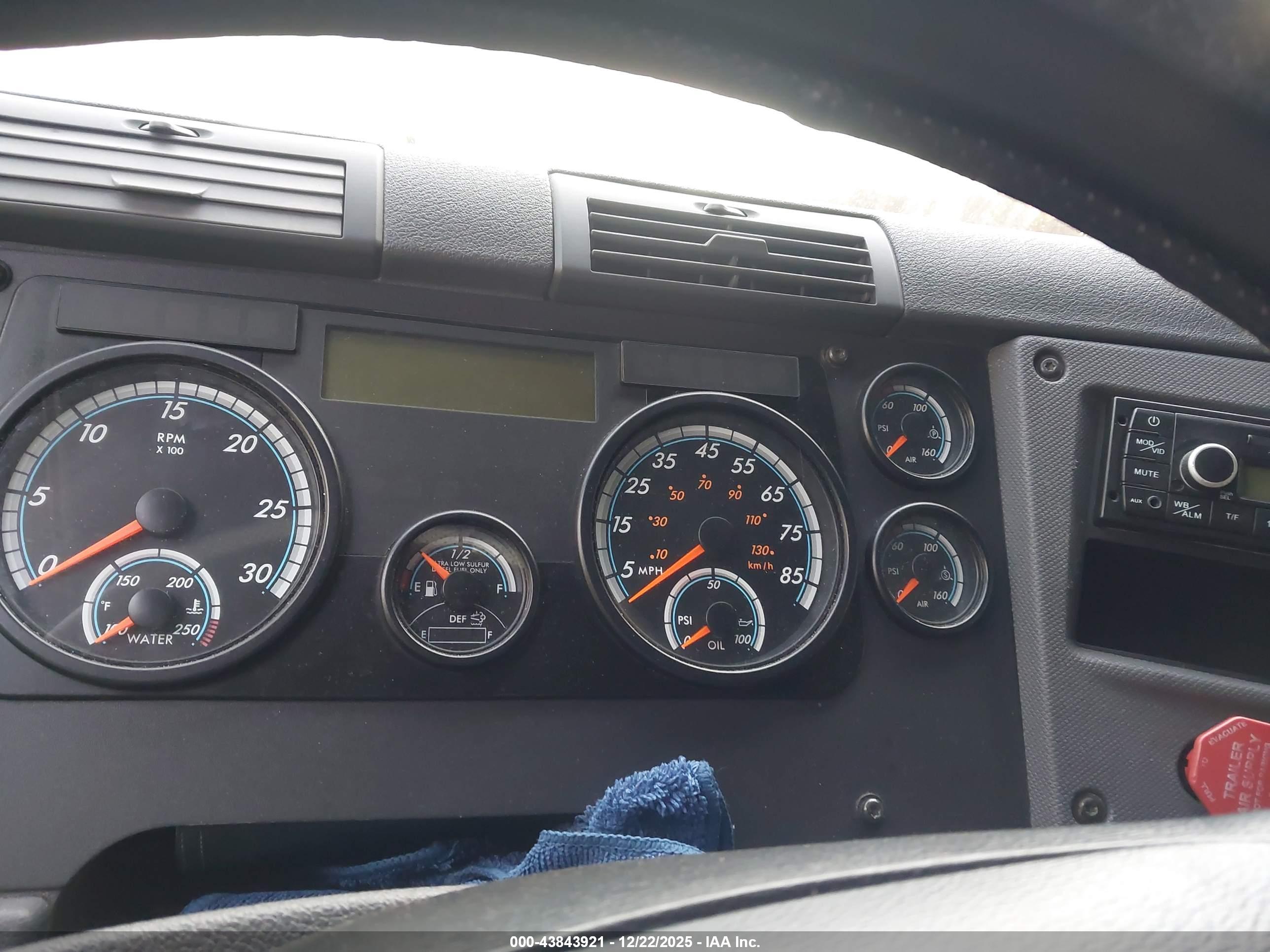 FREIGHTLINER CASCADIA image 6