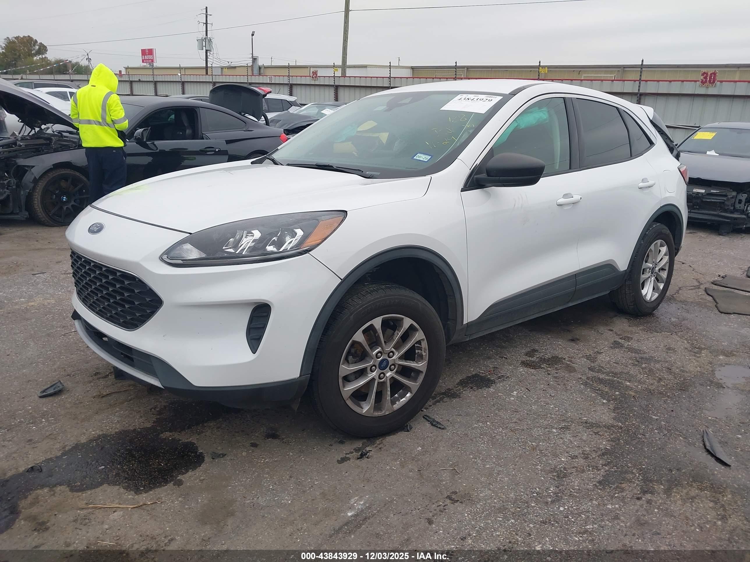 FORD ESCAPE image 2