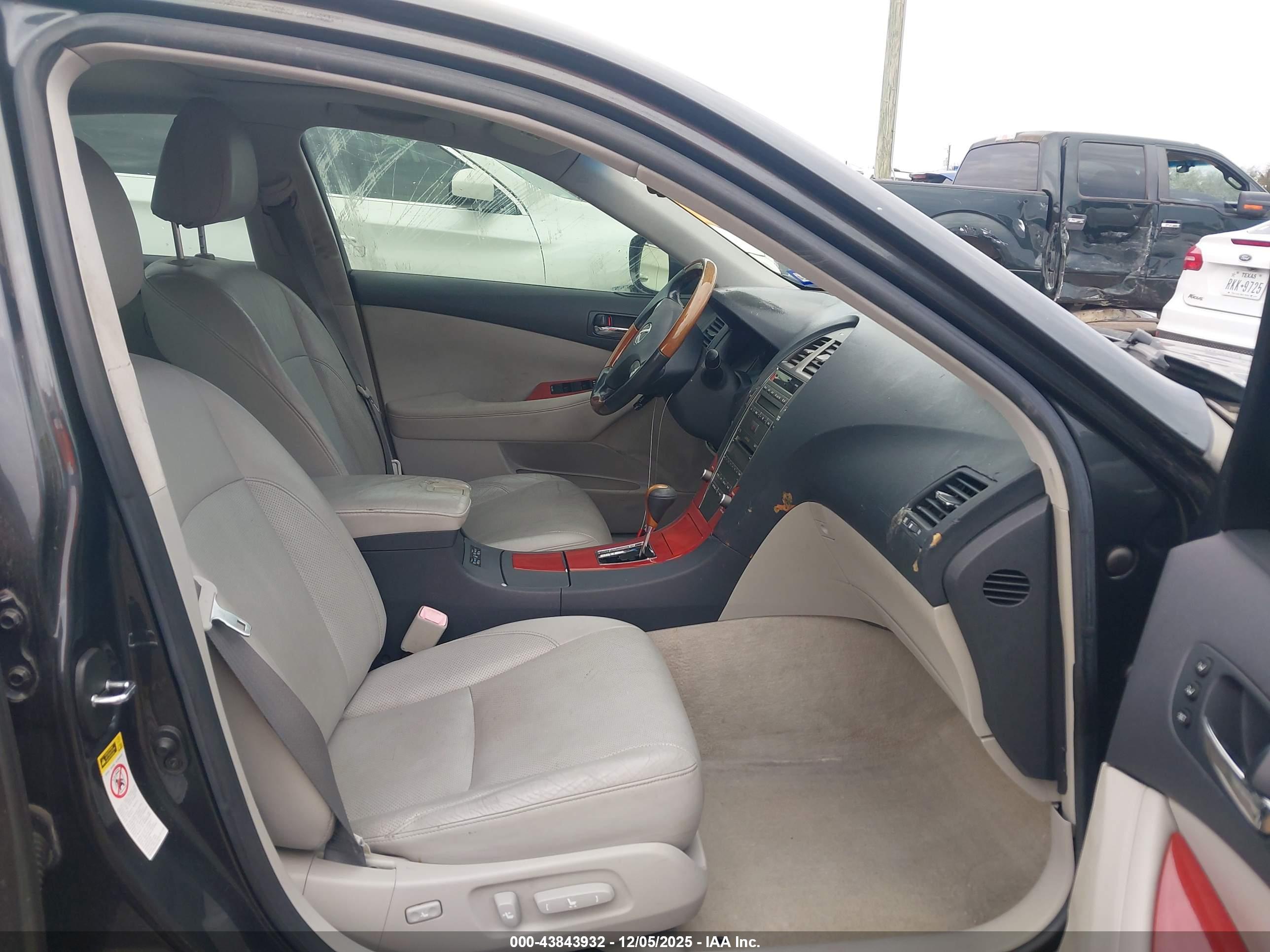 LEXUS ES image 5