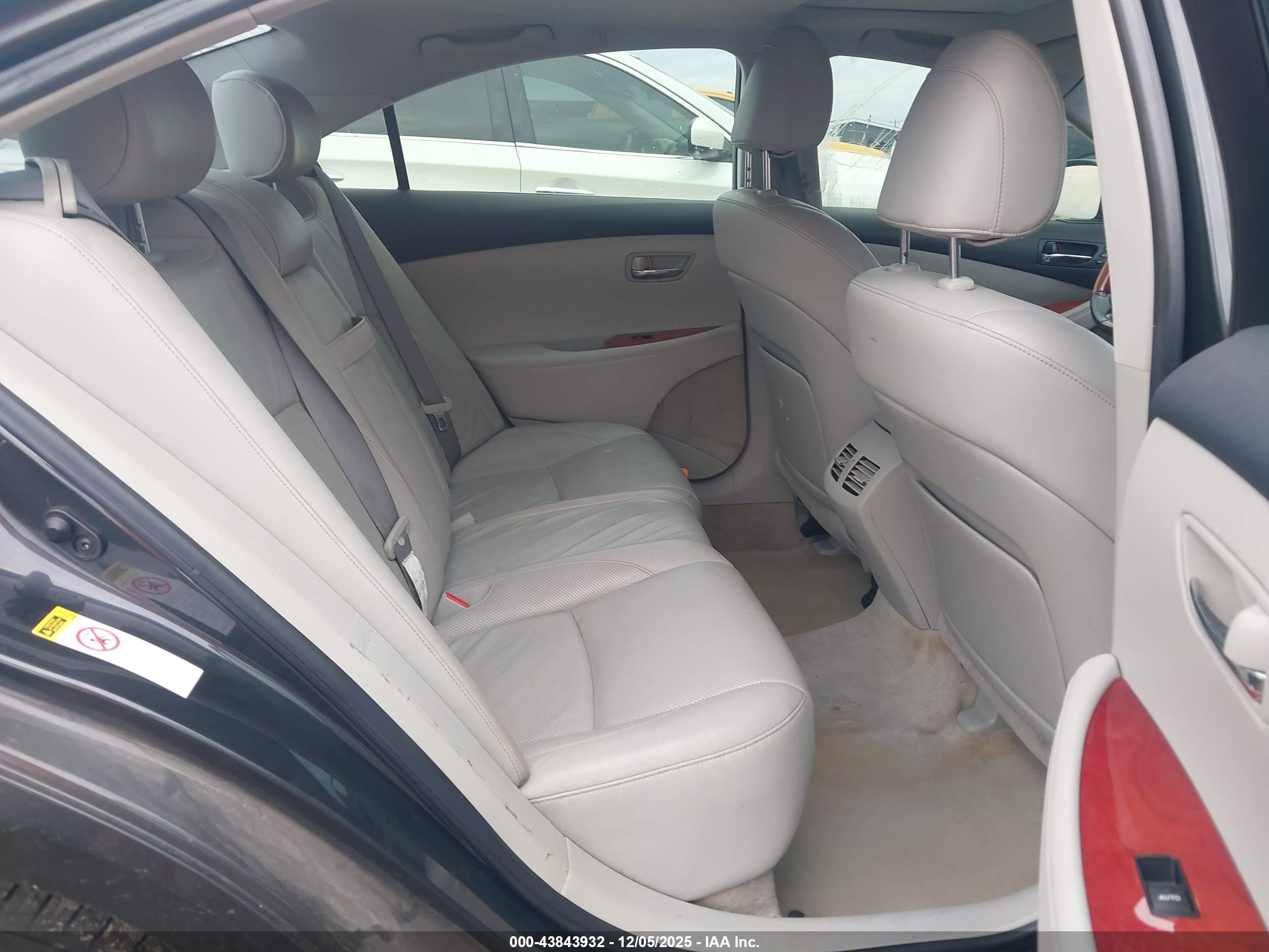 LEXUS ES image 8